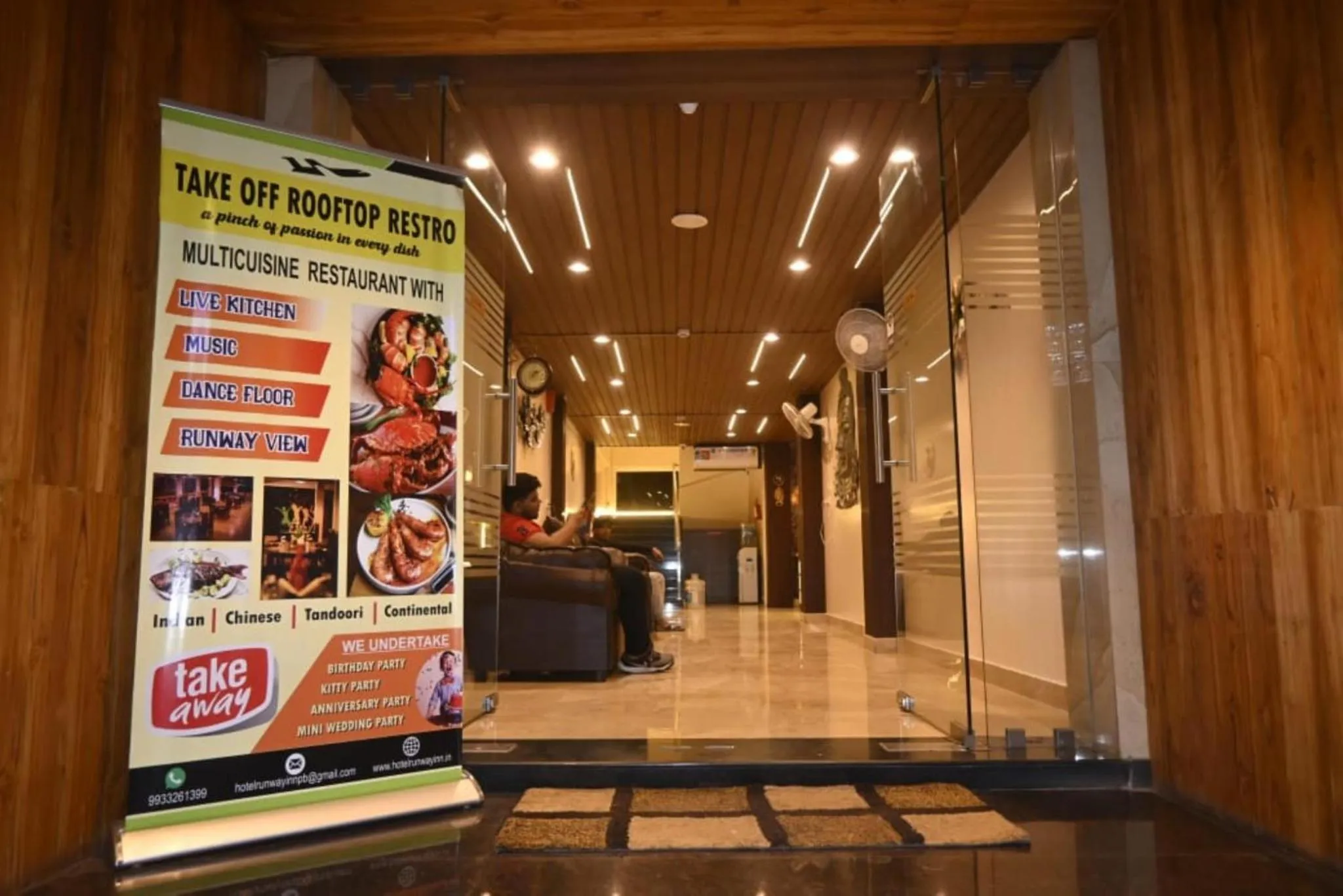 Facade/entrance in Hotel Runway Inn