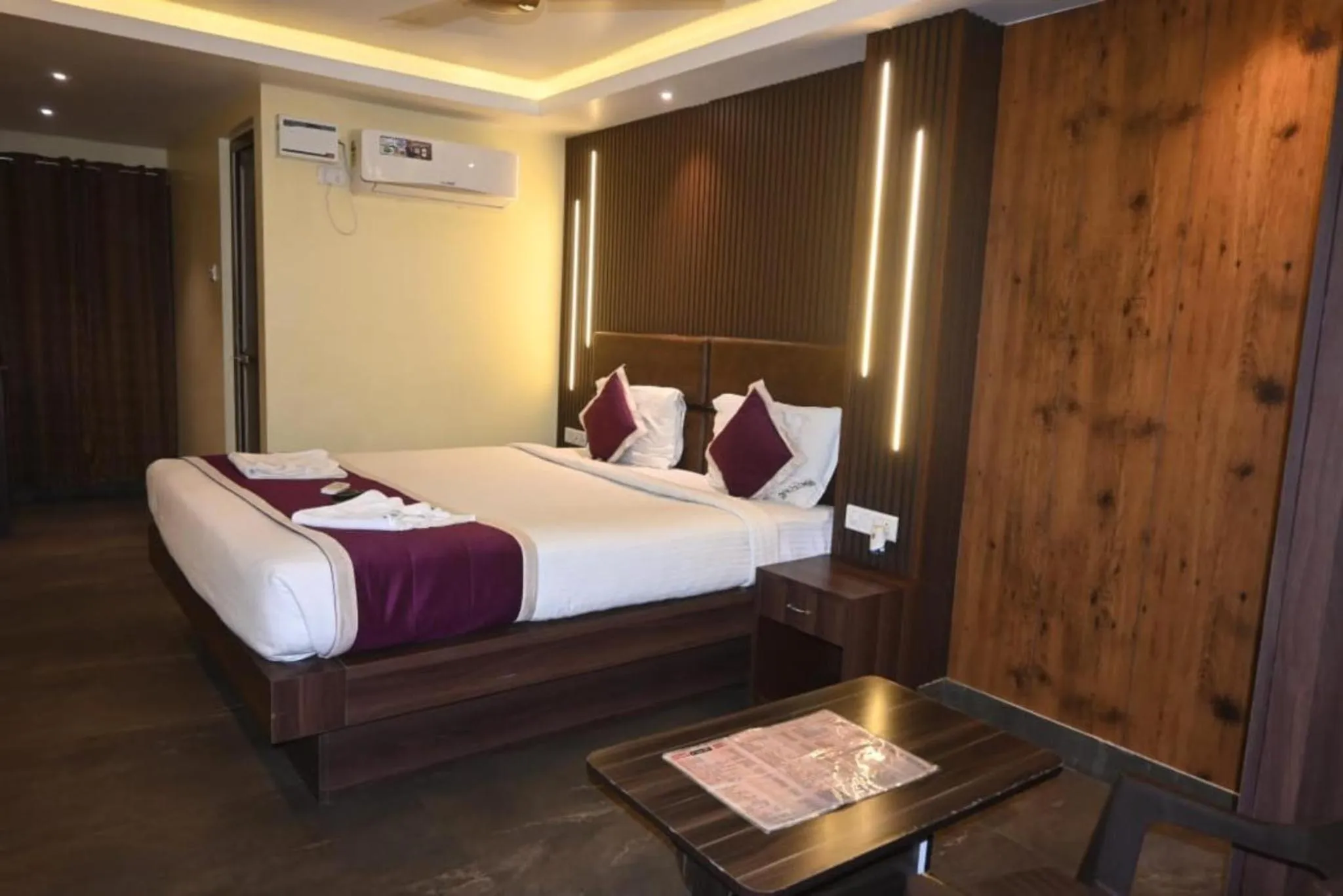 Bed in Hotel Runway Inn