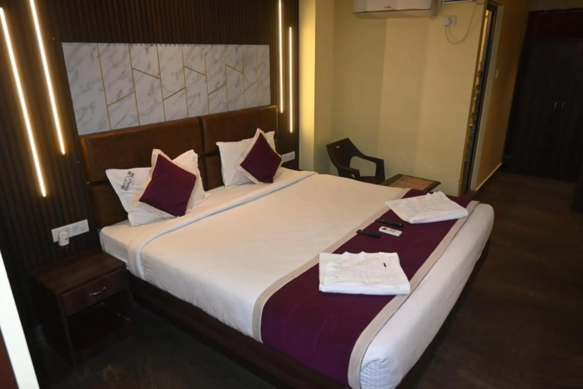 Bed in Hotel Runway Inn