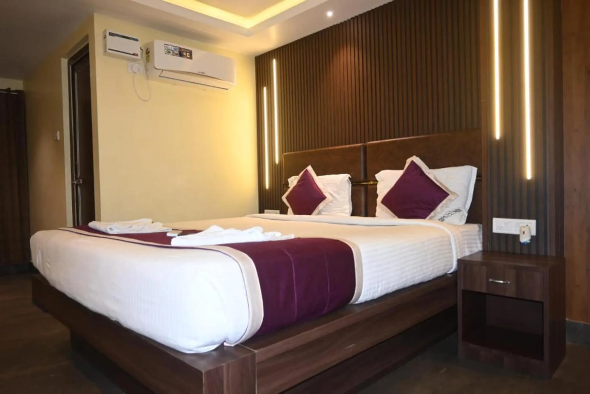 Bed in Hotel Runway Inn