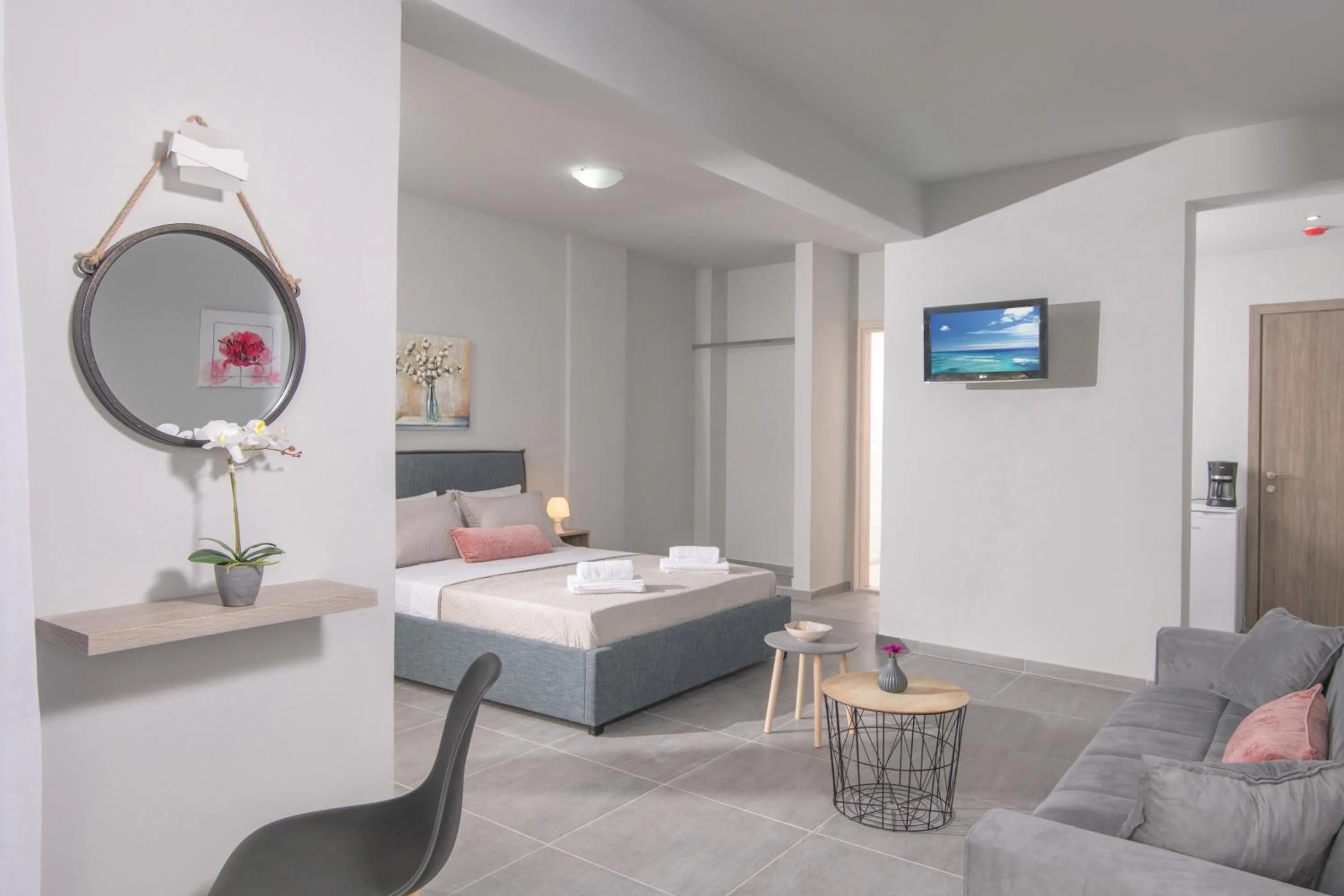 Photo of the whole room, Bed in Golden Sunlight Hotel by Estia