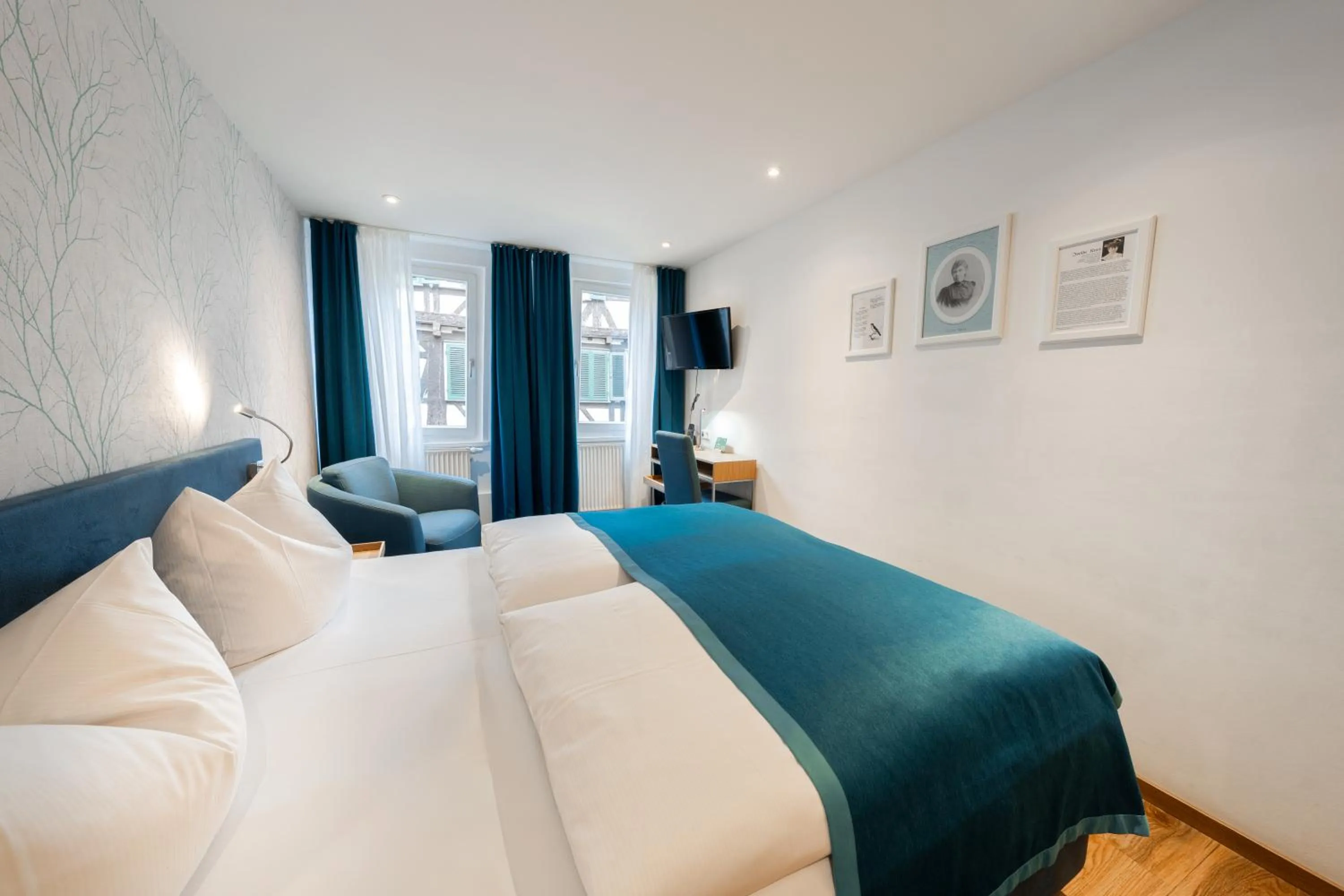 Photo of the whole room, Bed in Hotel Am Schloss *** Superior