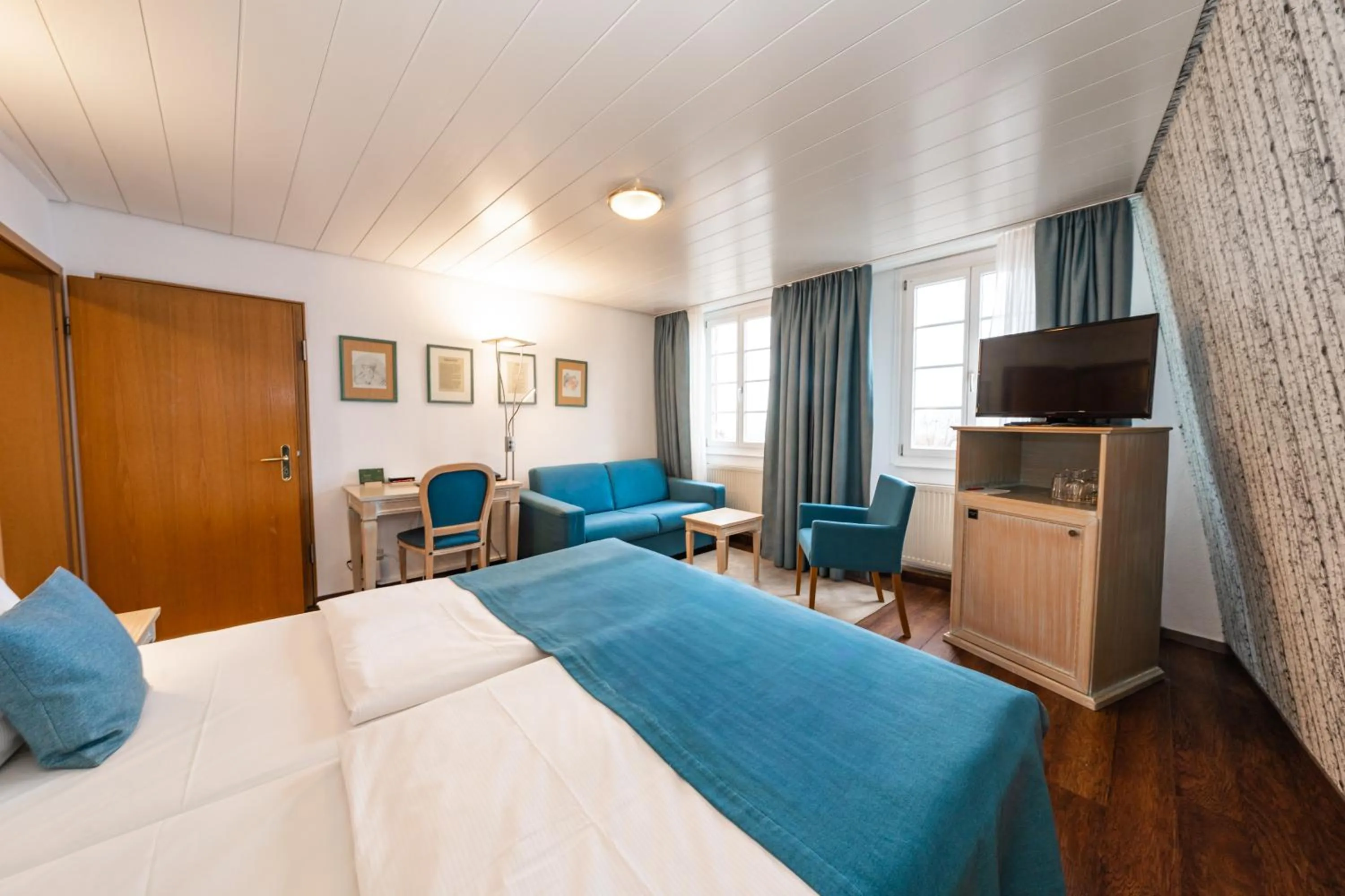 Photo of the whole room, Bed in Hotel Am Schloss *** Superior