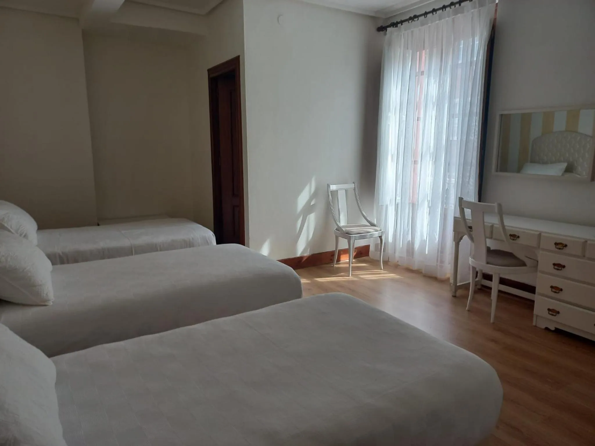 Photo of the whole room in Marina