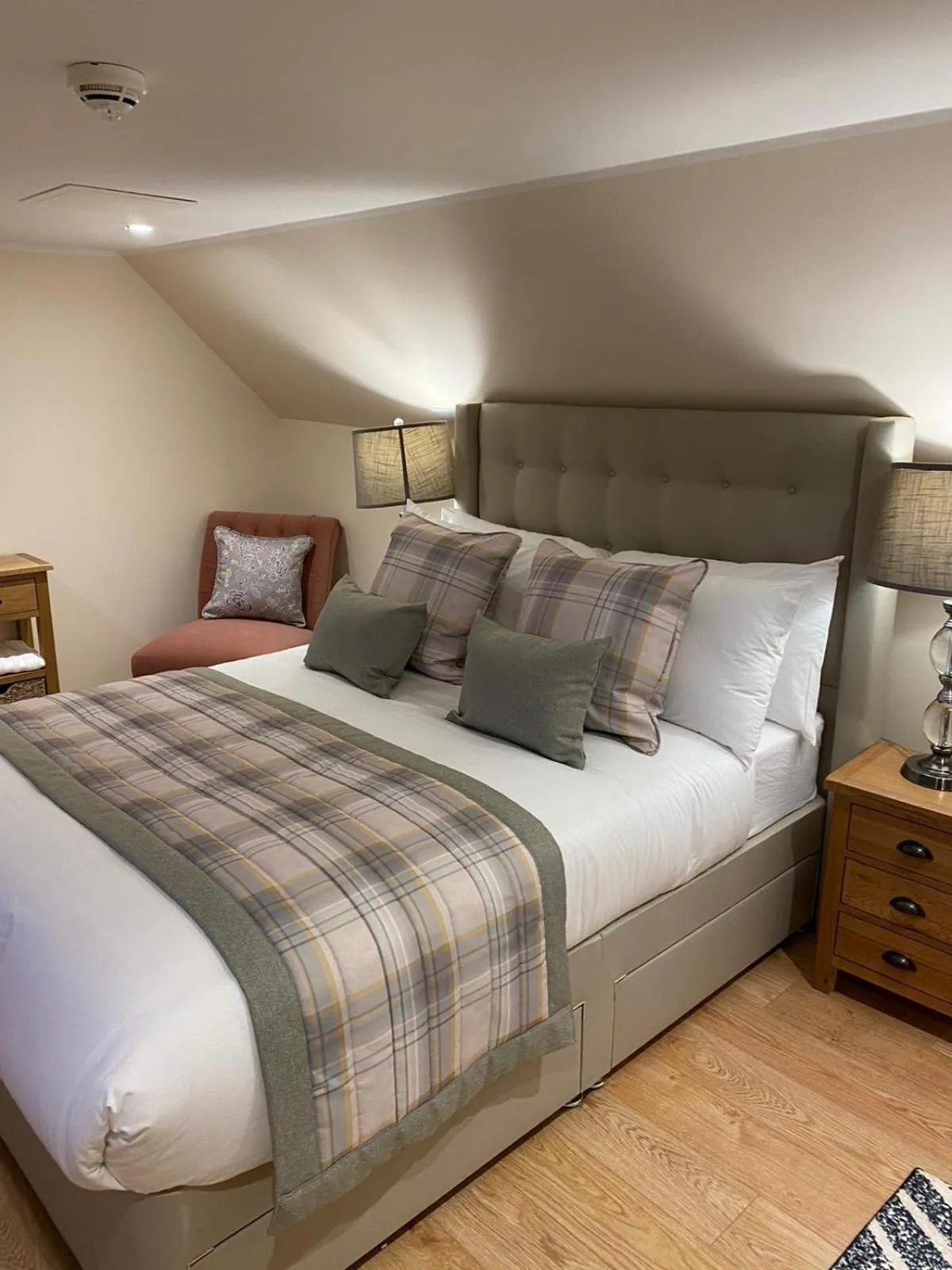 Bedroom, Bed in Waverley Inn Holiday Apartments