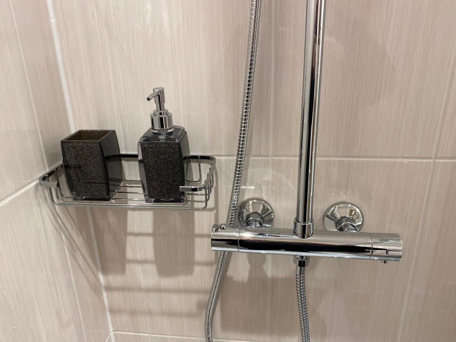 Bathroom in Waverley Inn Holiday Apartments