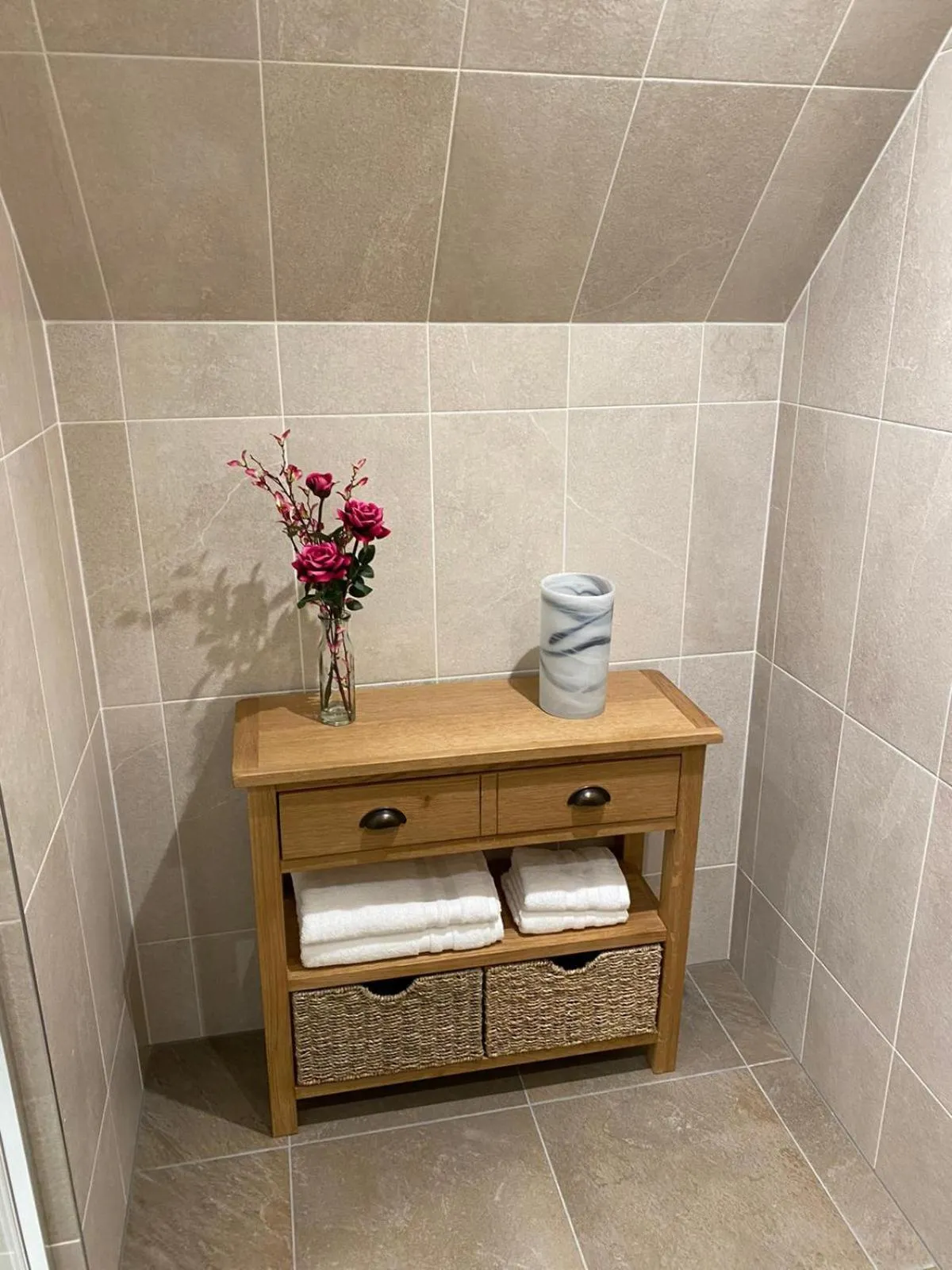 Bathroom in Waverley Inn Holiday Apartments
