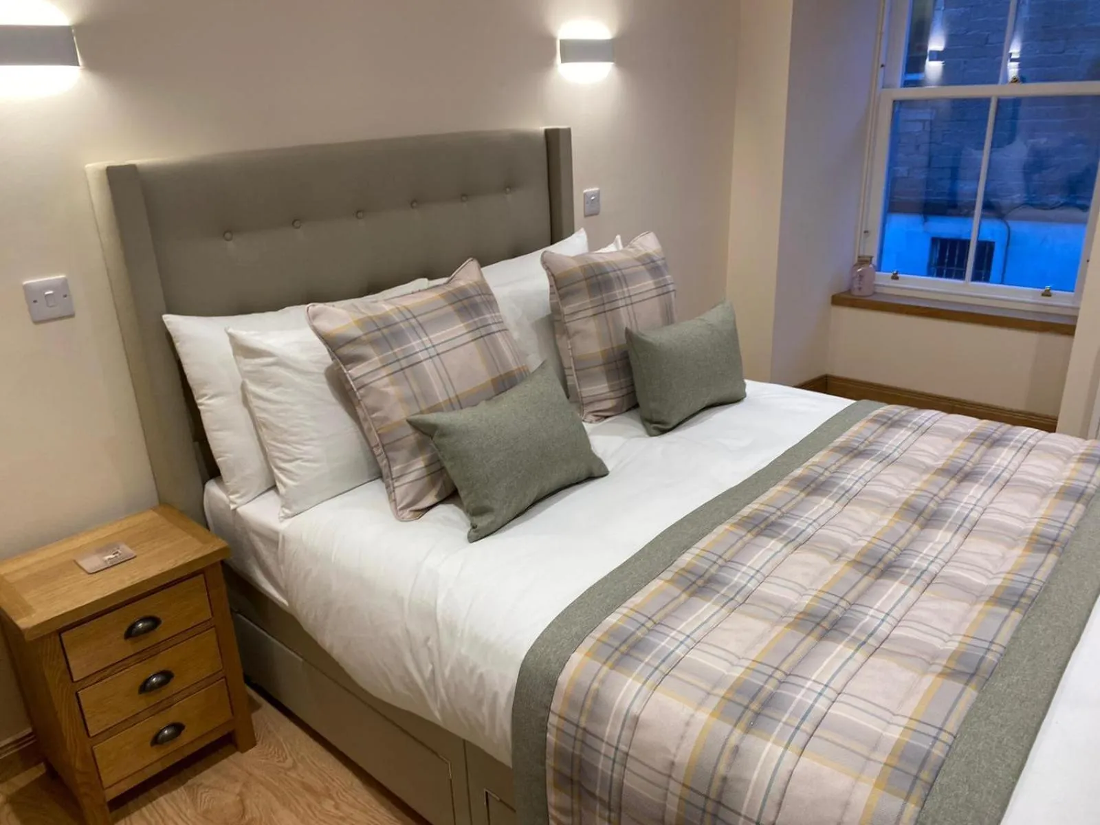 Bedroom, Bed in Waverley Inn Holiday Apartments