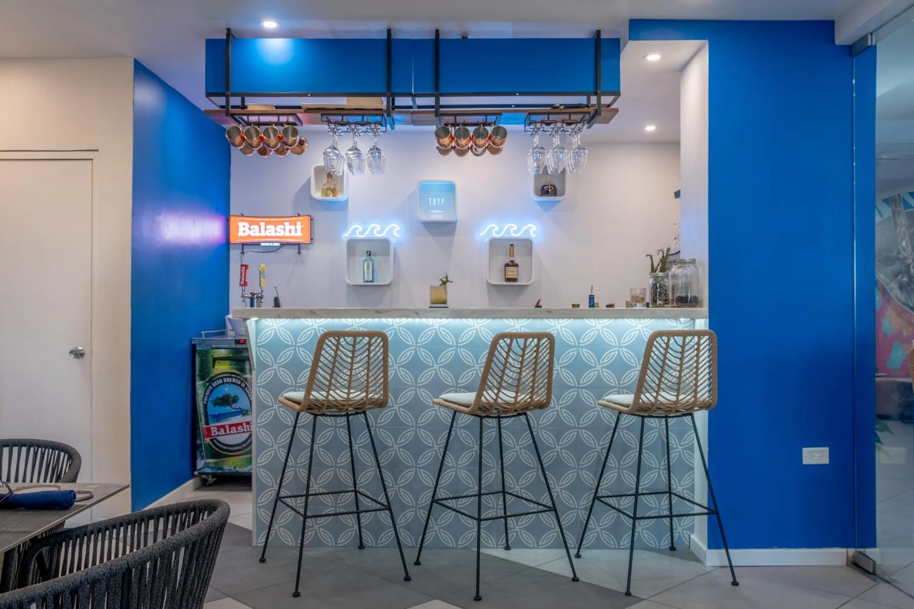 Lounge or bar in TRYP by Wyndham Aruba