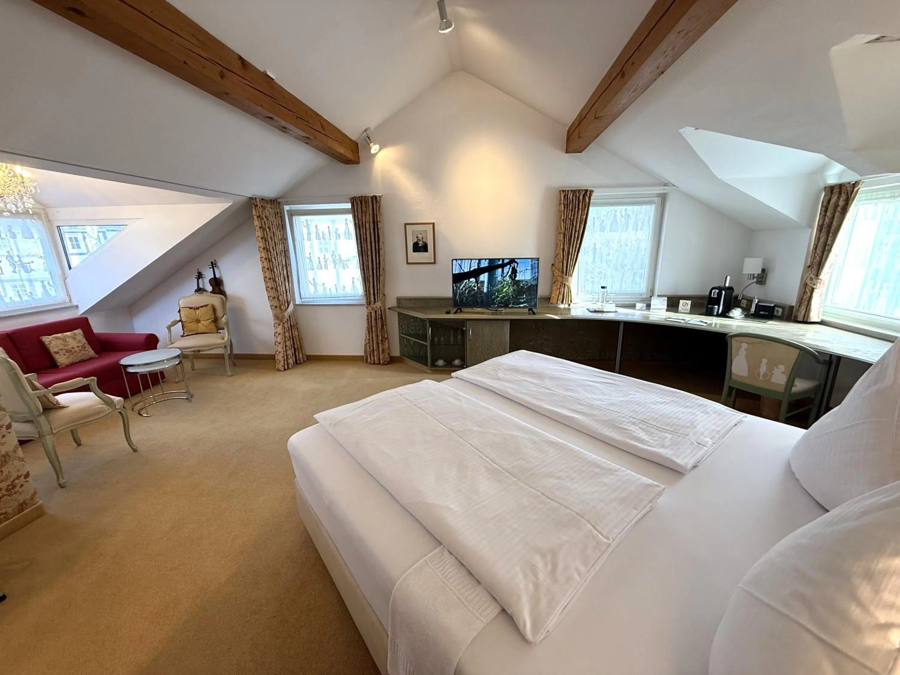 Photo of the whole room, Bed in Malerwinkel Hotel