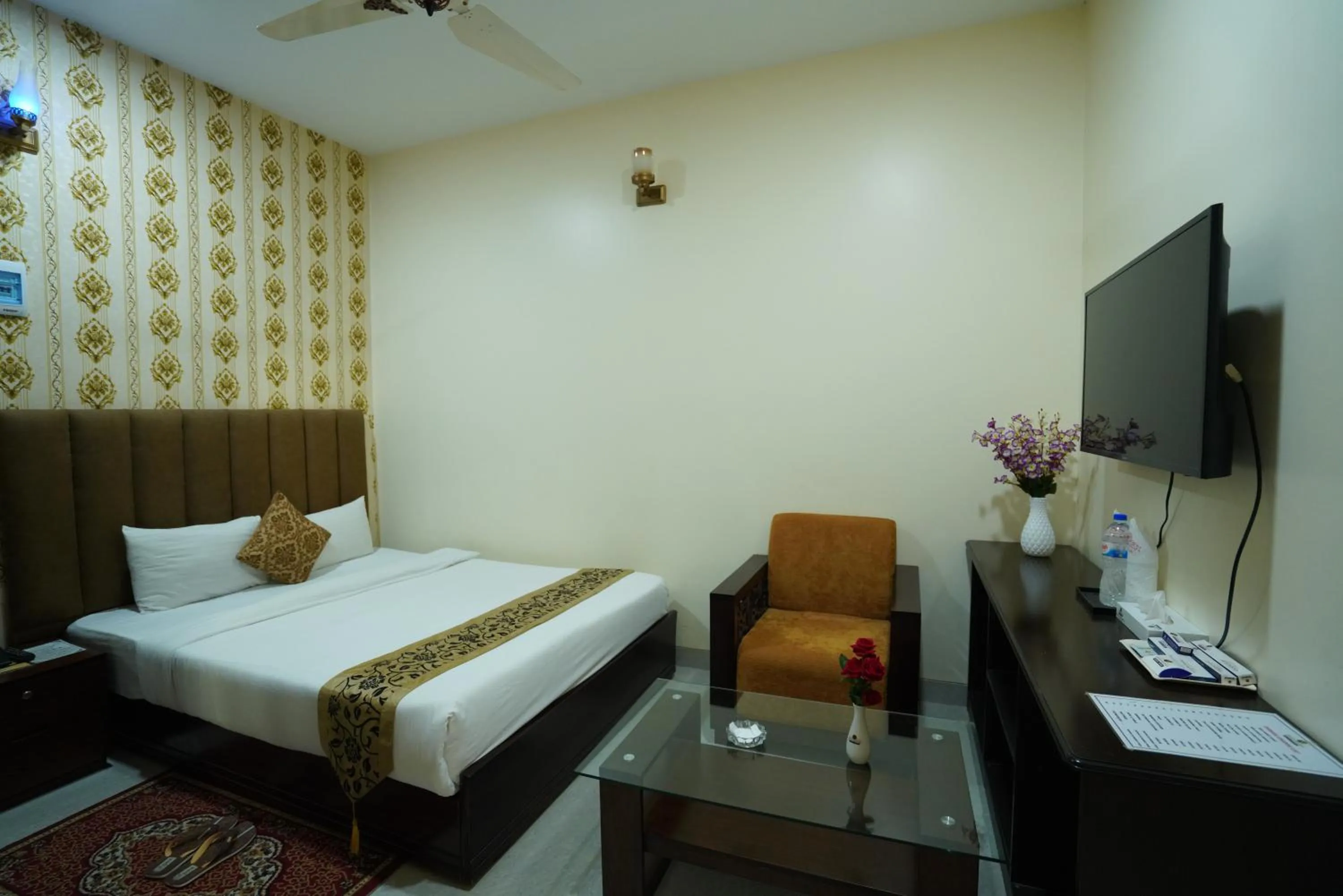 Bed in Grand Mostafa Hotel Ababil