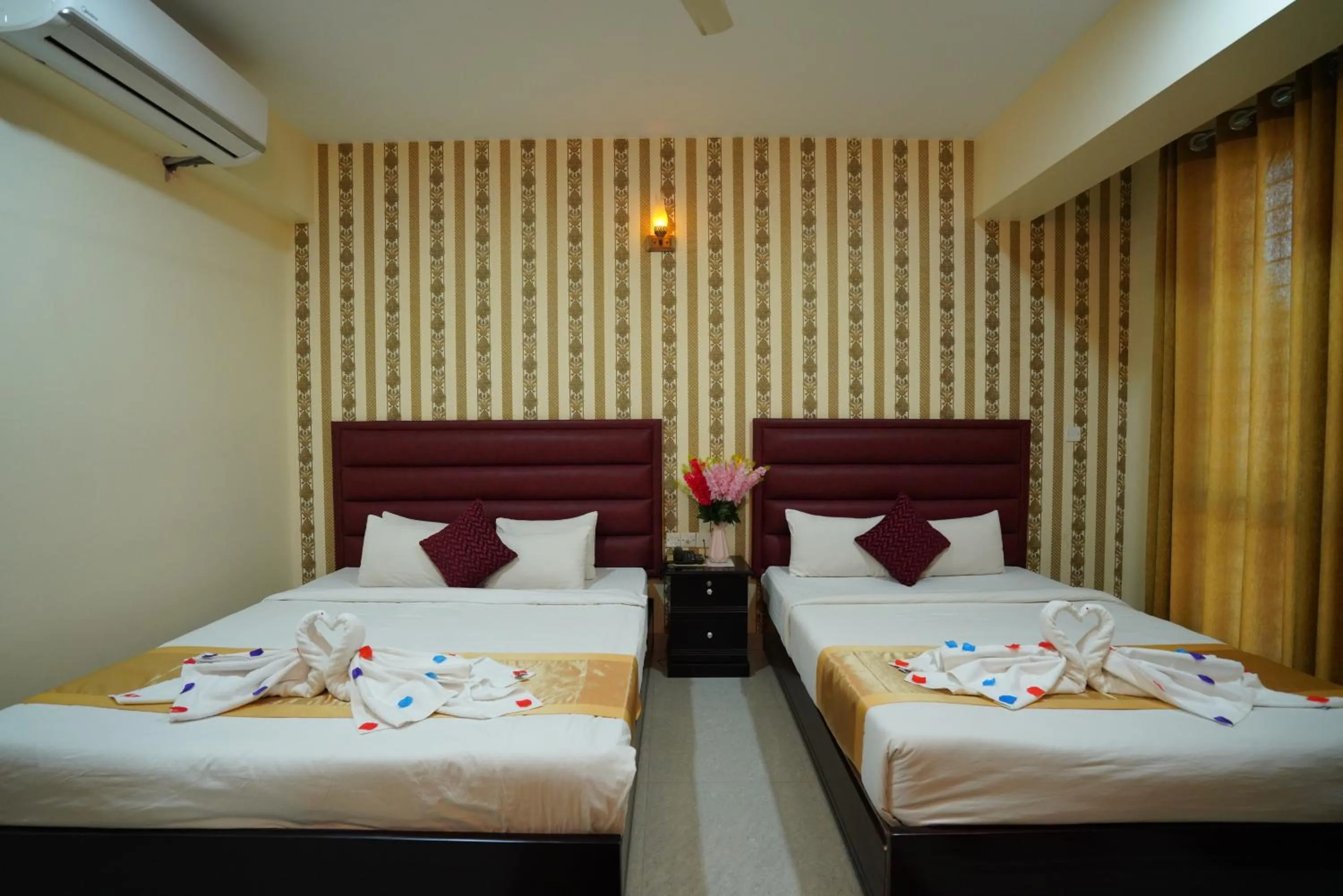 Bed in Grand Mostafa Hotel Ababil