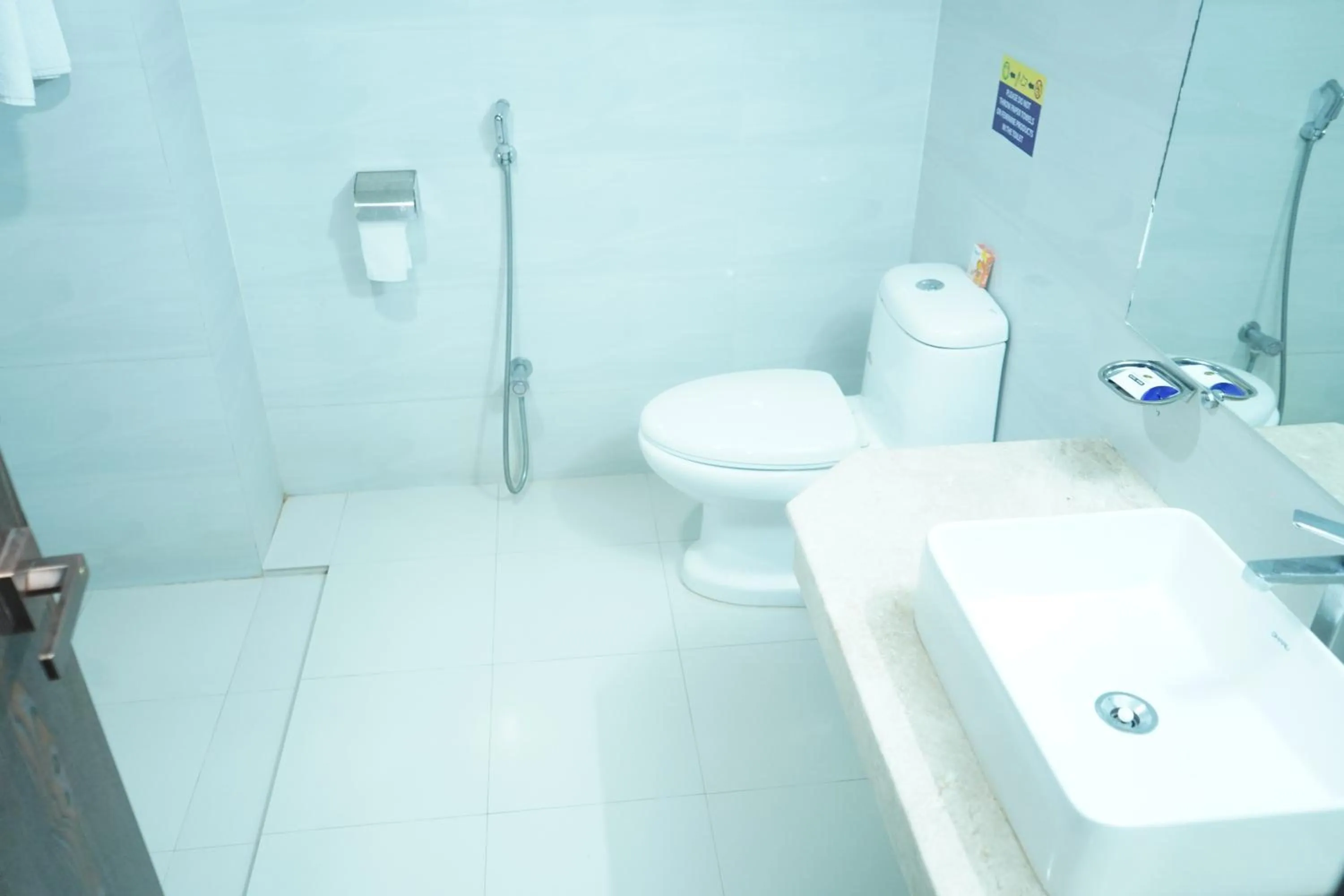 Shower in Grand Mostafa Hotel Ababil