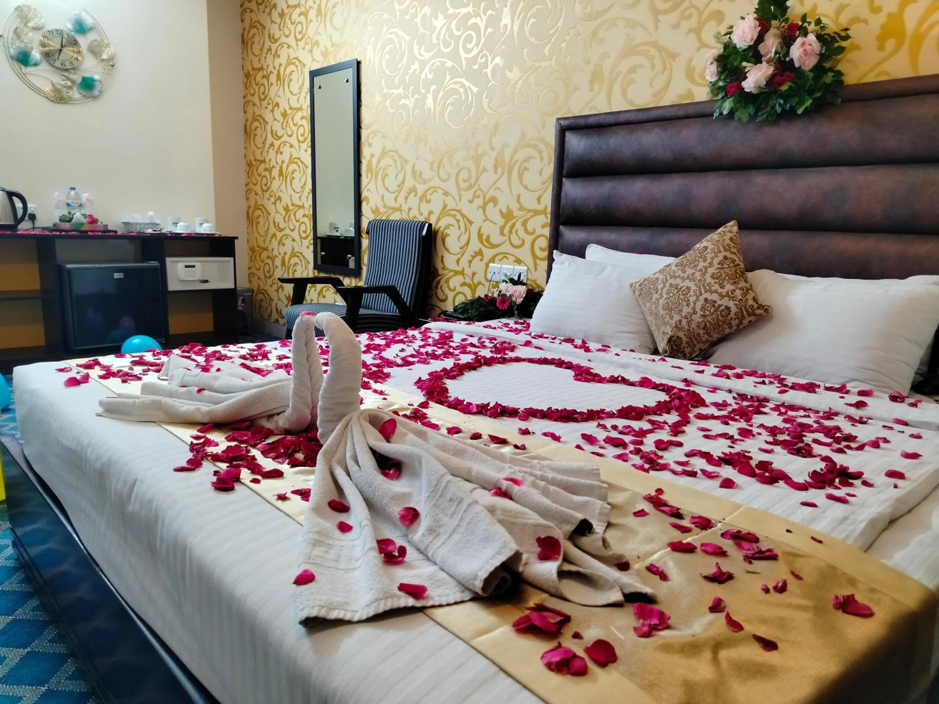Bed in Grand Mostafa Hotel Ababil