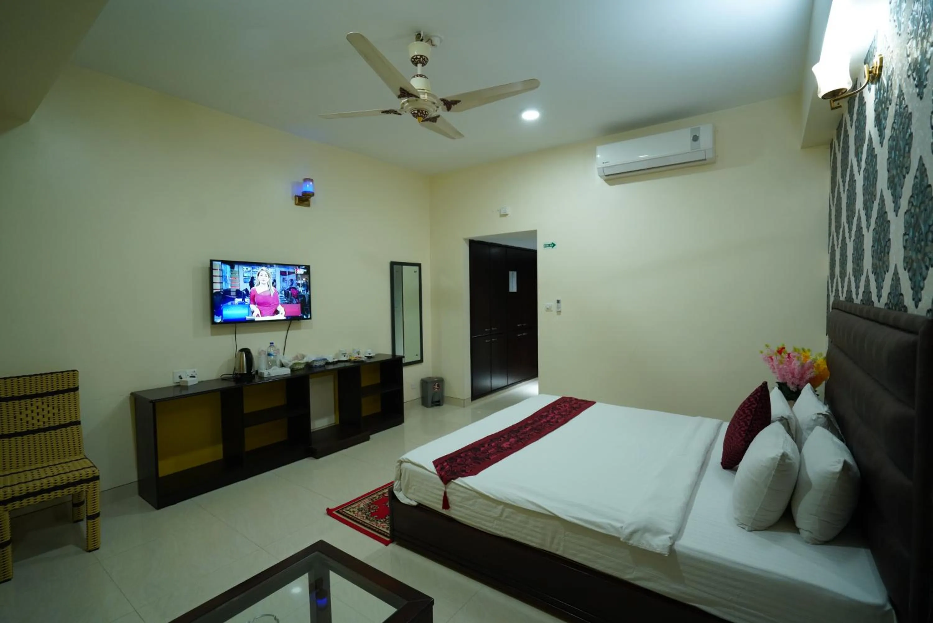 Bed in Grand Mostafa Hotel Ababil