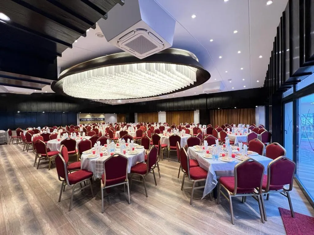 Restaurant/places to eat in Grand Mostafa Hotel Ababil