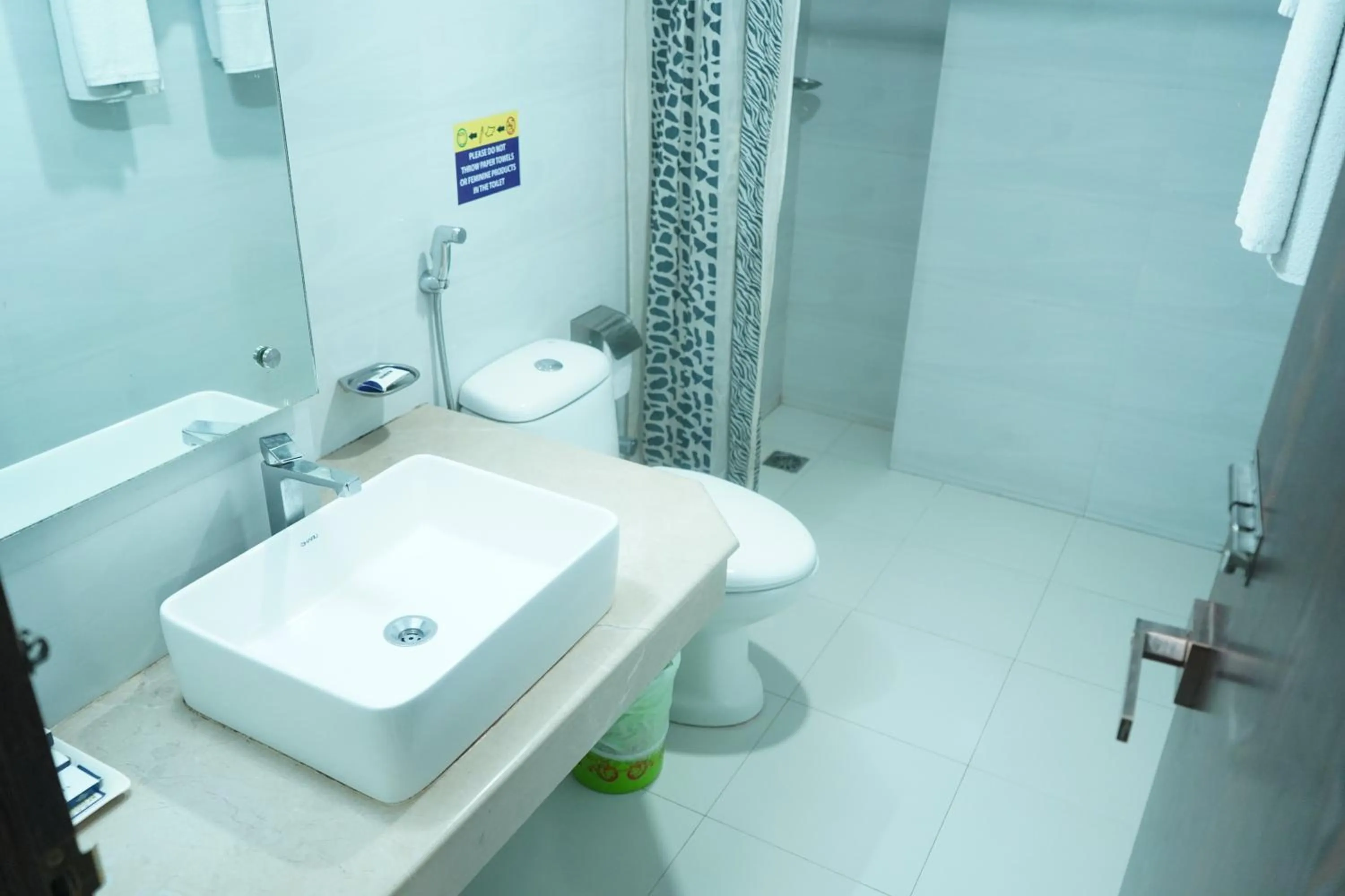 Shower in Grand Mostafa Hotel Ababil