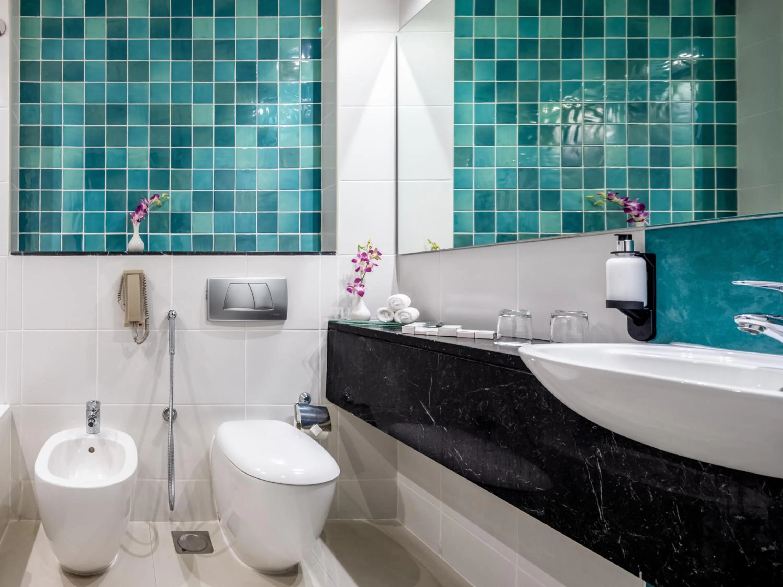 Toilet in Flora Creek Deluxe Hotel Apartments, Dubai