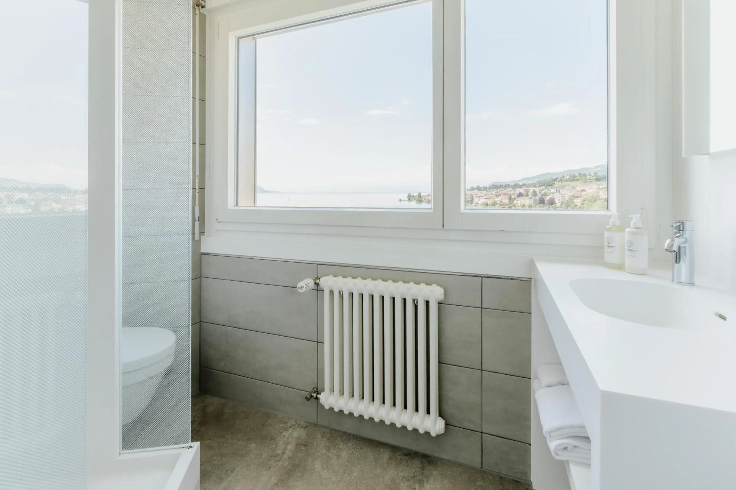 Bathroom in Hotel Mona