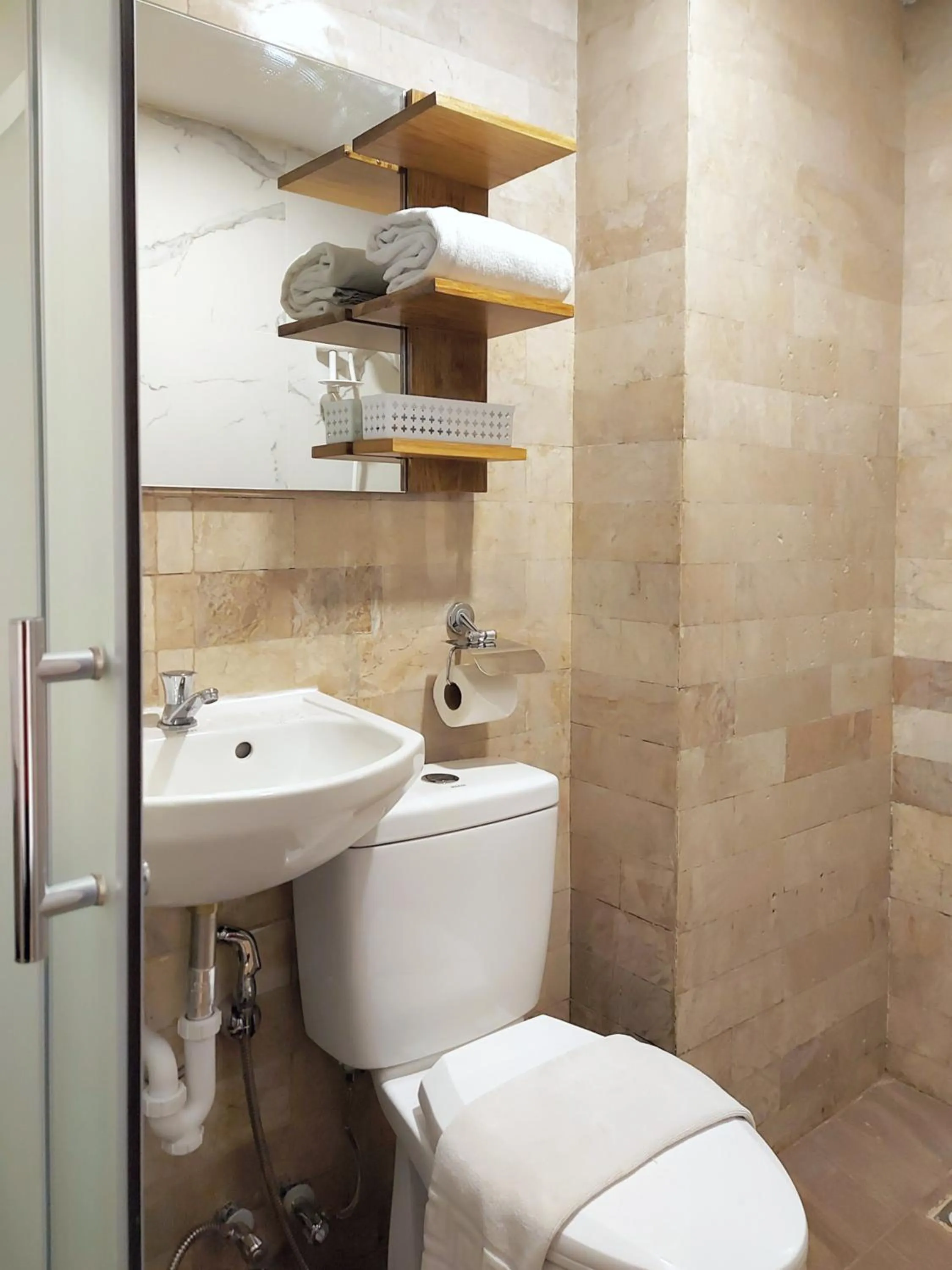 Bathroom in Anex Hotel near US Embassy