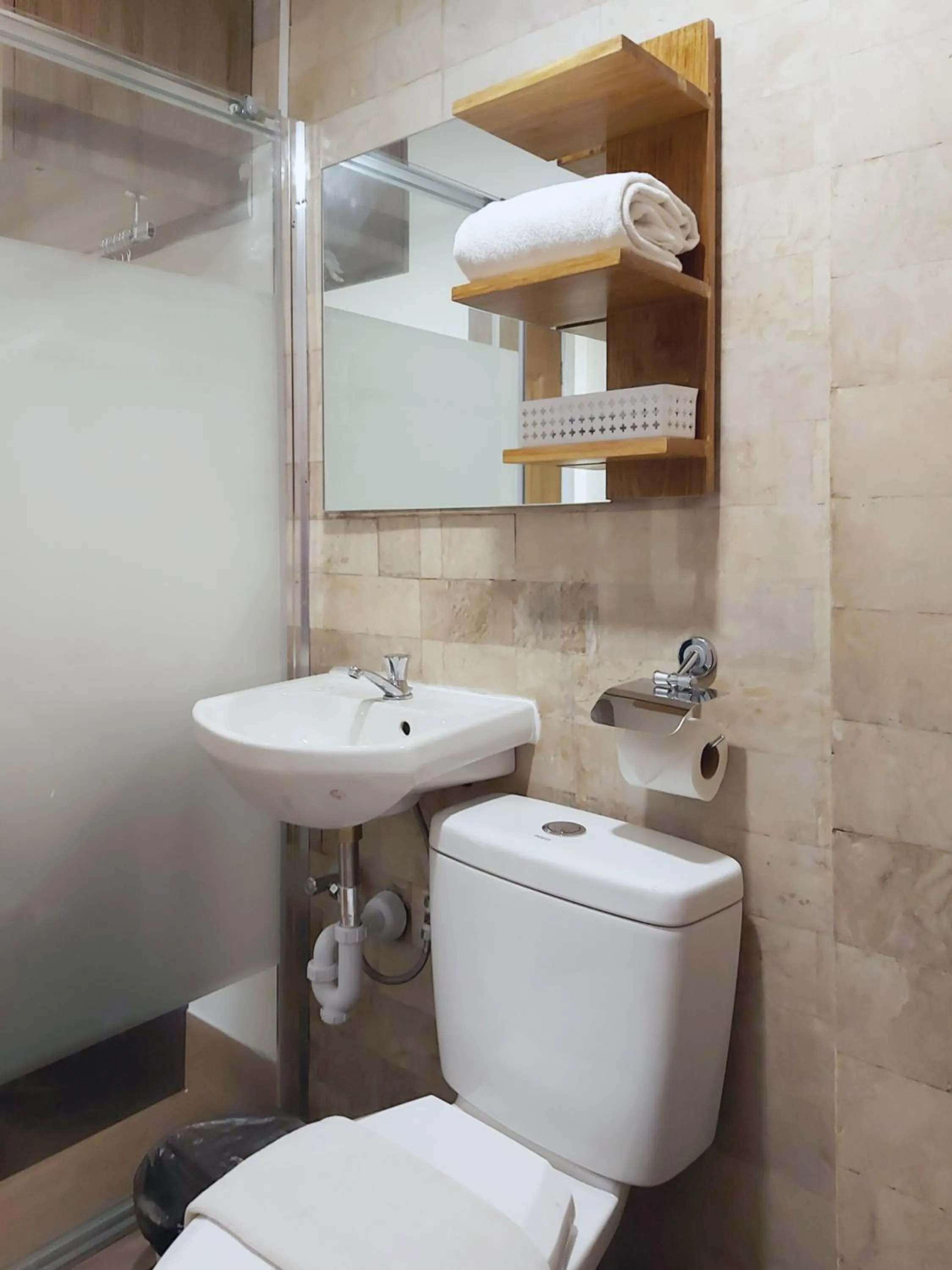 Bathroom in Anex Hotel near US Embassy