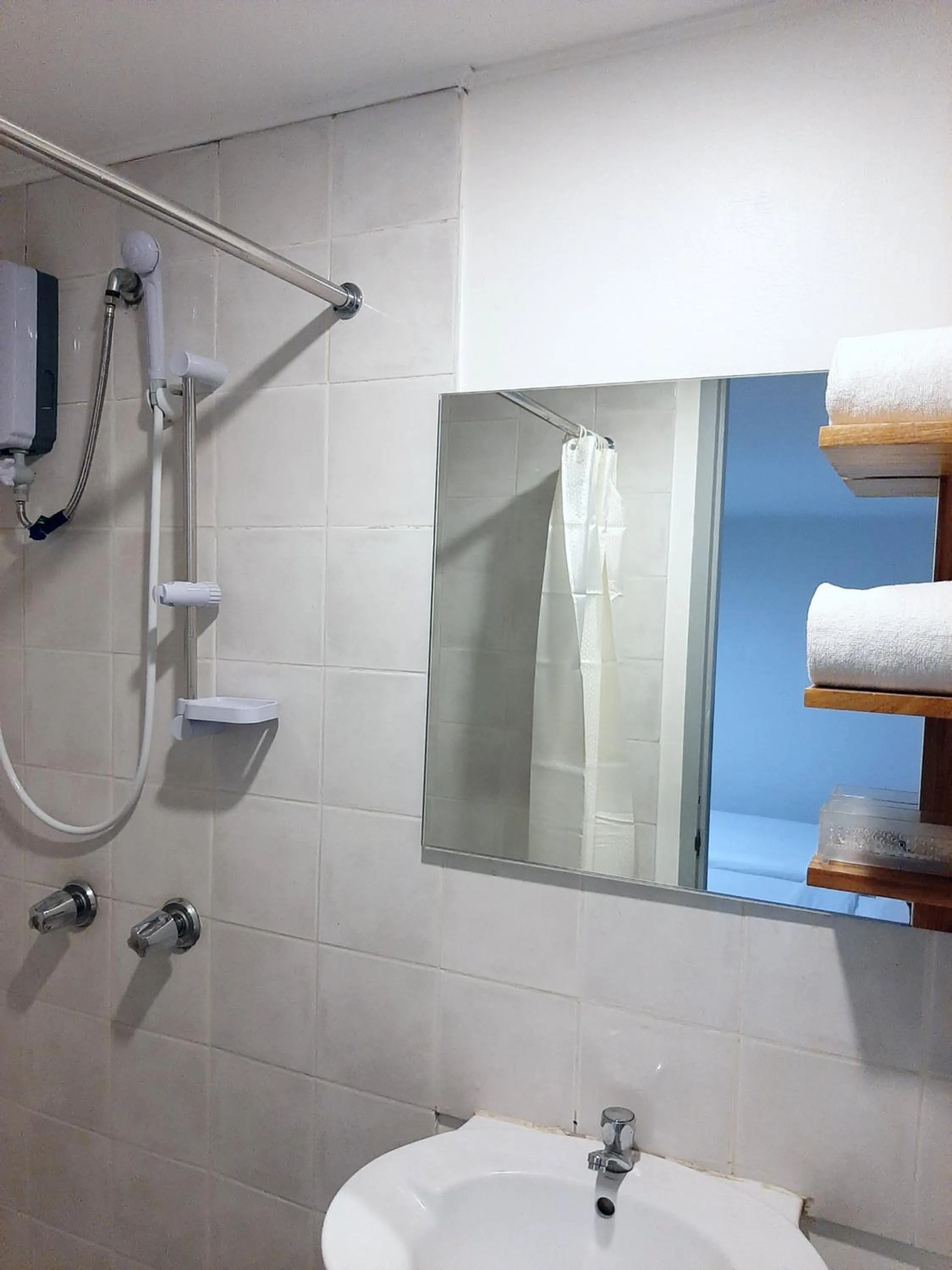 Bathroom in Anex Hotel near US Embassy