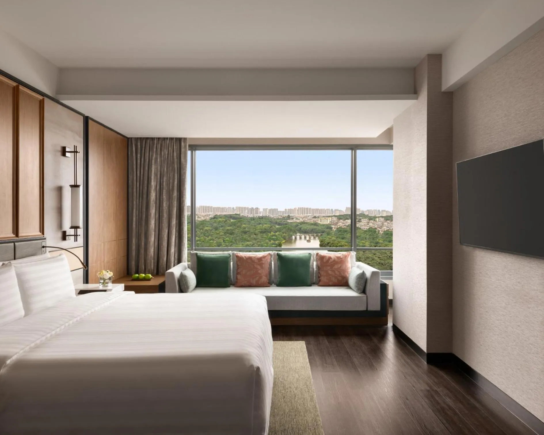 Photo of the whole room, Bed in Shangri-La Putian Onsen Resort Hotel