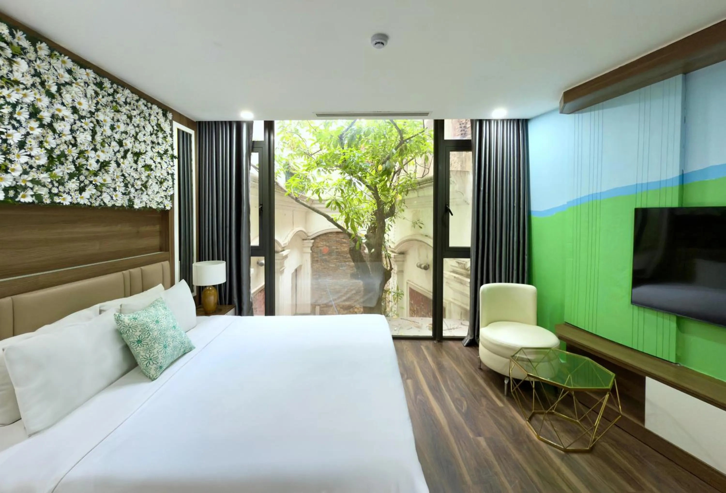 Garden view, Bed in LIVIE Hanoi Ham Long