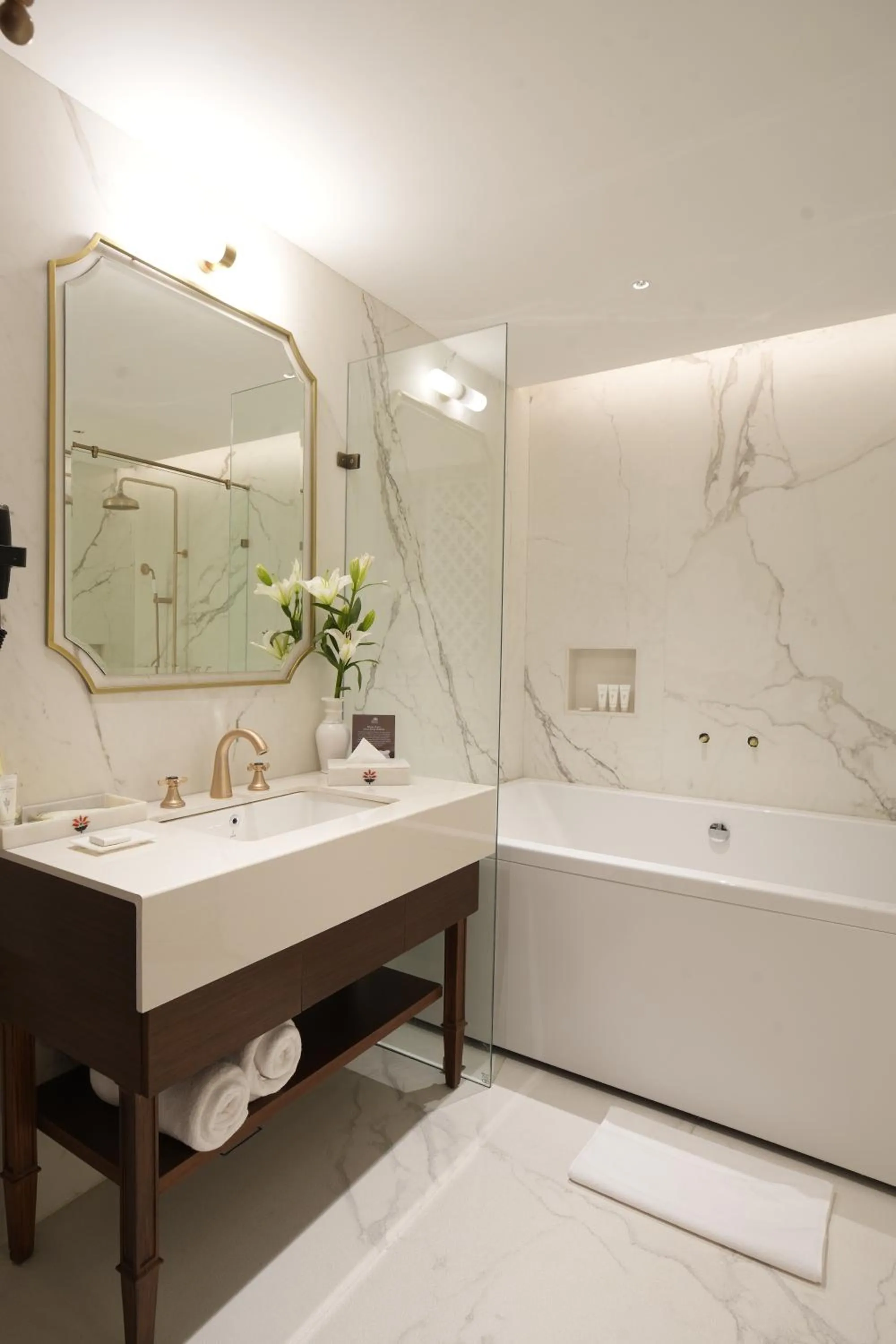 Shower in Sayaji Resorts & Spa Udaipur