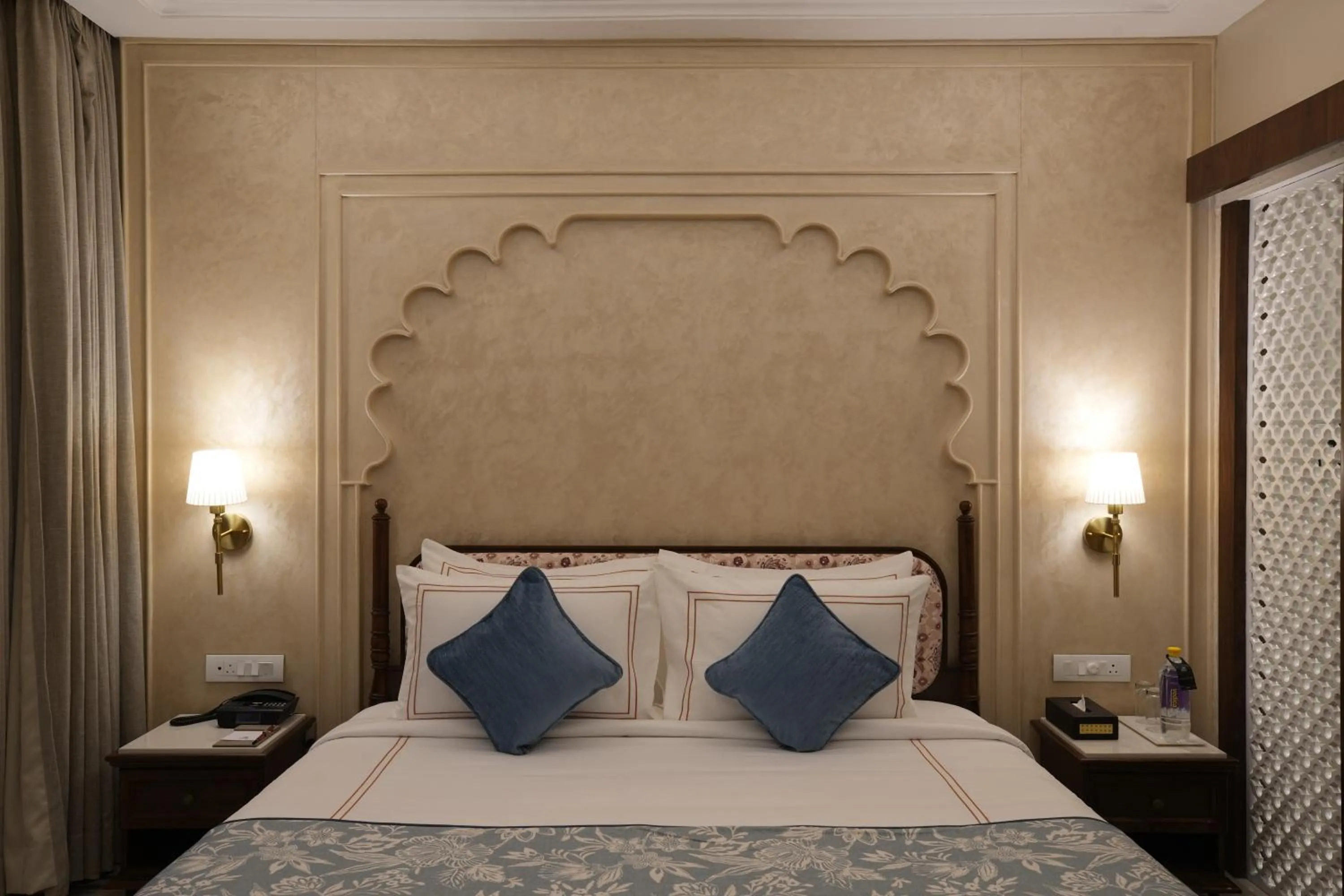 Bed in Sayaji Resorts & Spa Udaipur