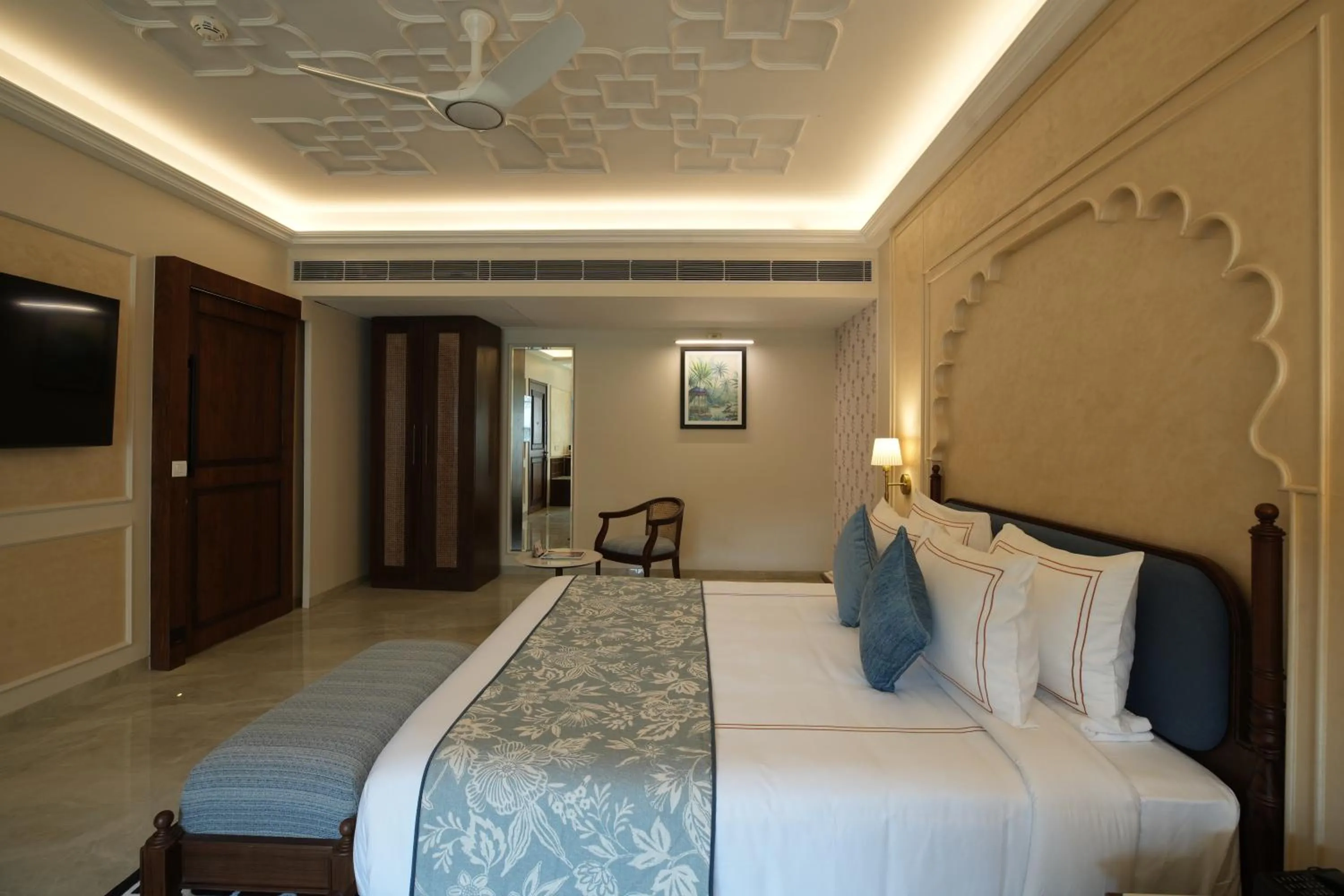 Bed in Sayaji Resorts & Spa Udaipur