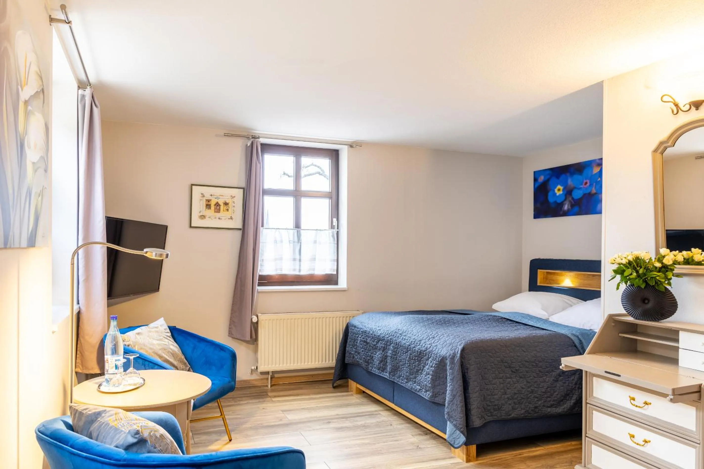 Photo of the whole room, Bed in Schlossberg-Hotel Garni