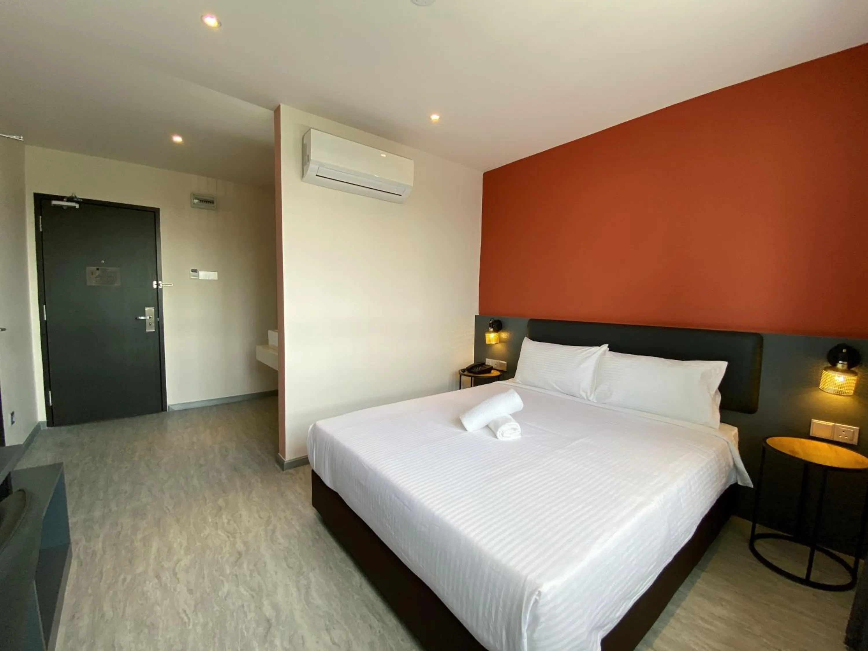 Photo of the whole room, Bed in Woco Boutique Hotel Kinrara