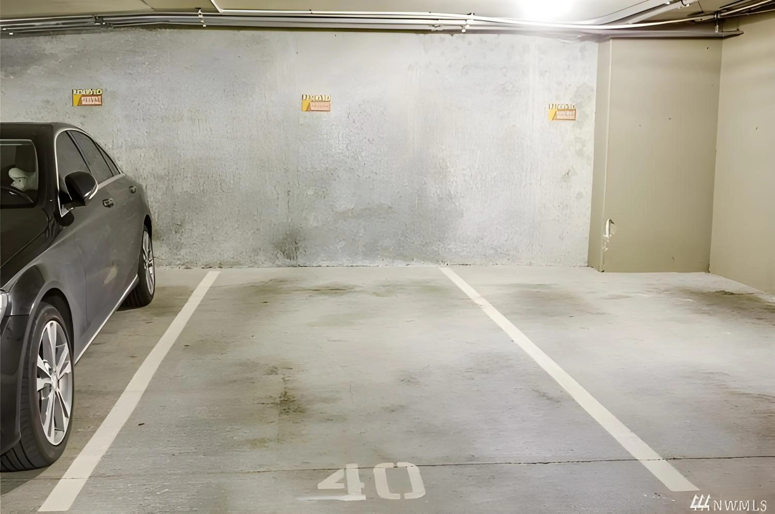 Parking in Top Floor Water View Oasis near Space Needle & Cruise