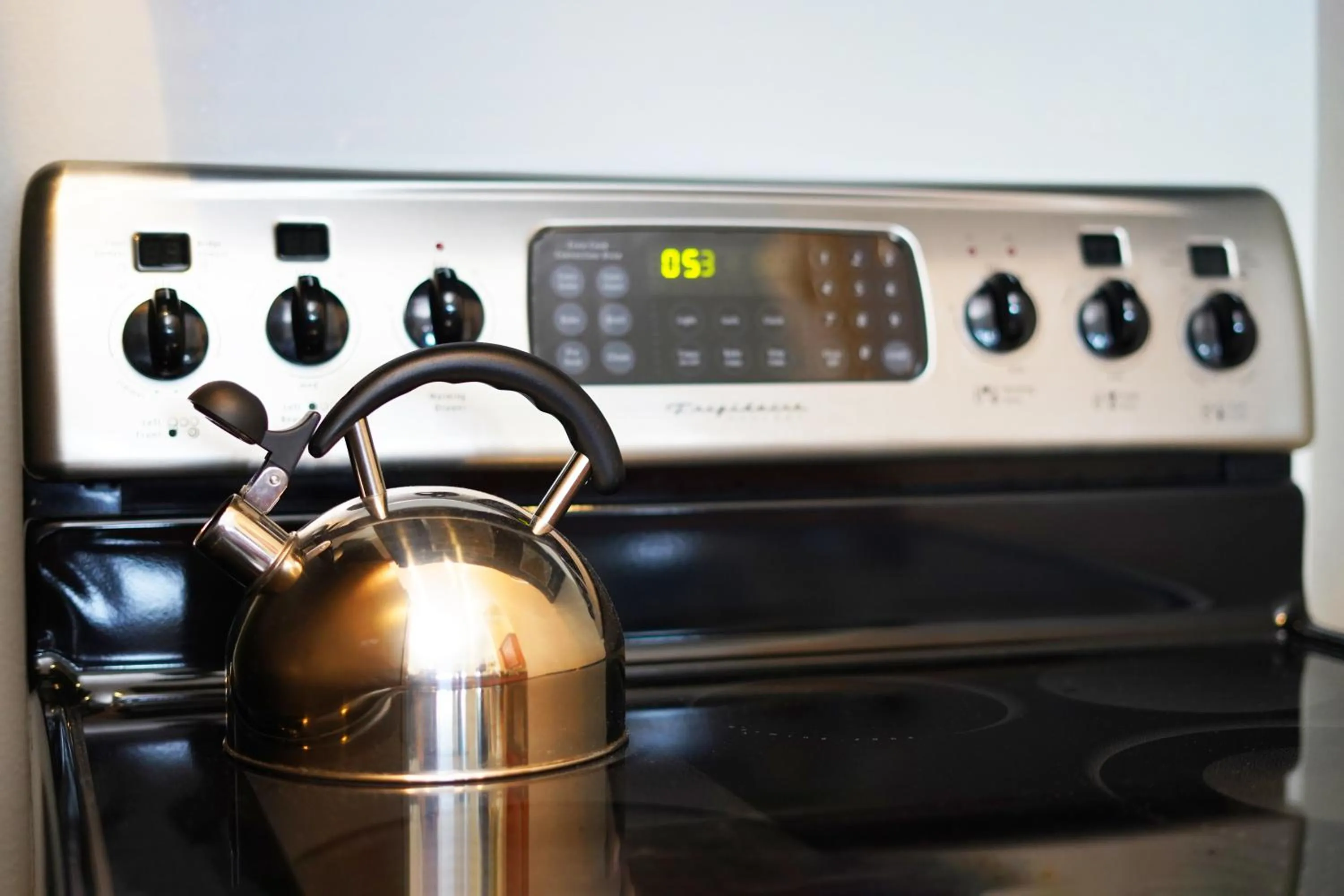 Kitchen or kitchenette in Top Floor Water View Oasis near Space Needle & Cruise