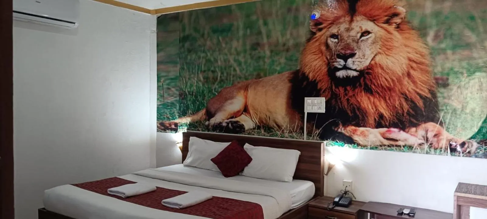 Bed in Bandipur Resort Khan's Gufa