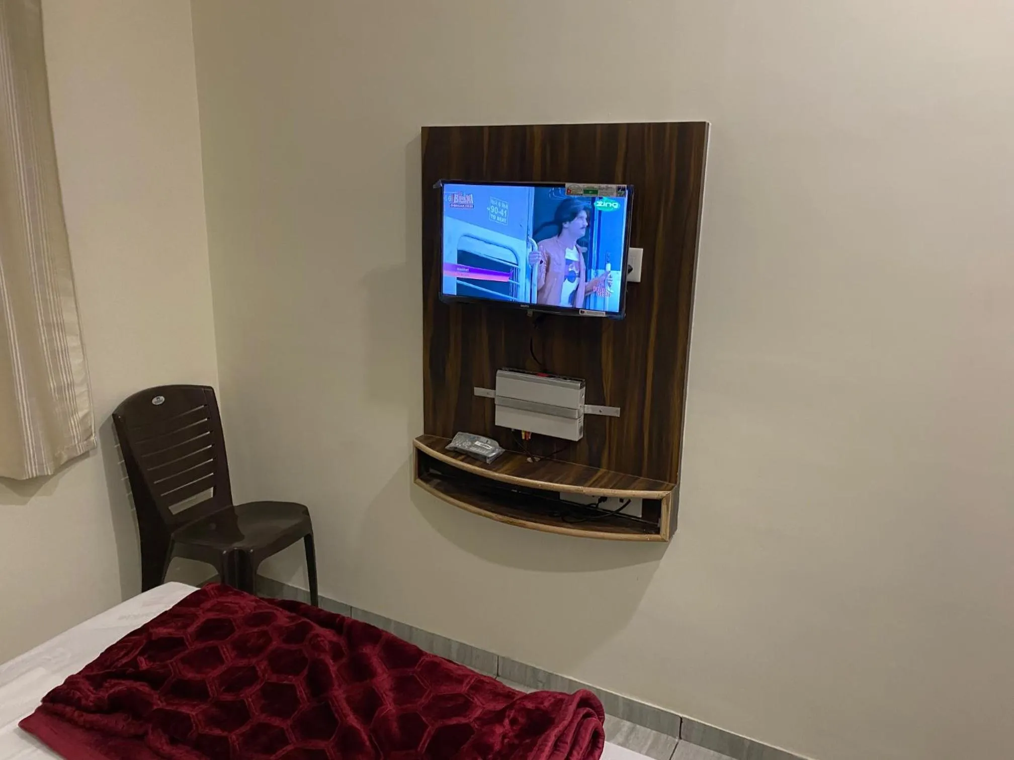 TV and multimedia in Galaxy Residency, Panchgani - MTDC Approved