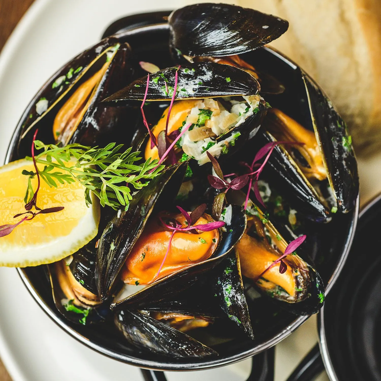 Food and drinks in The Three Horseshoes