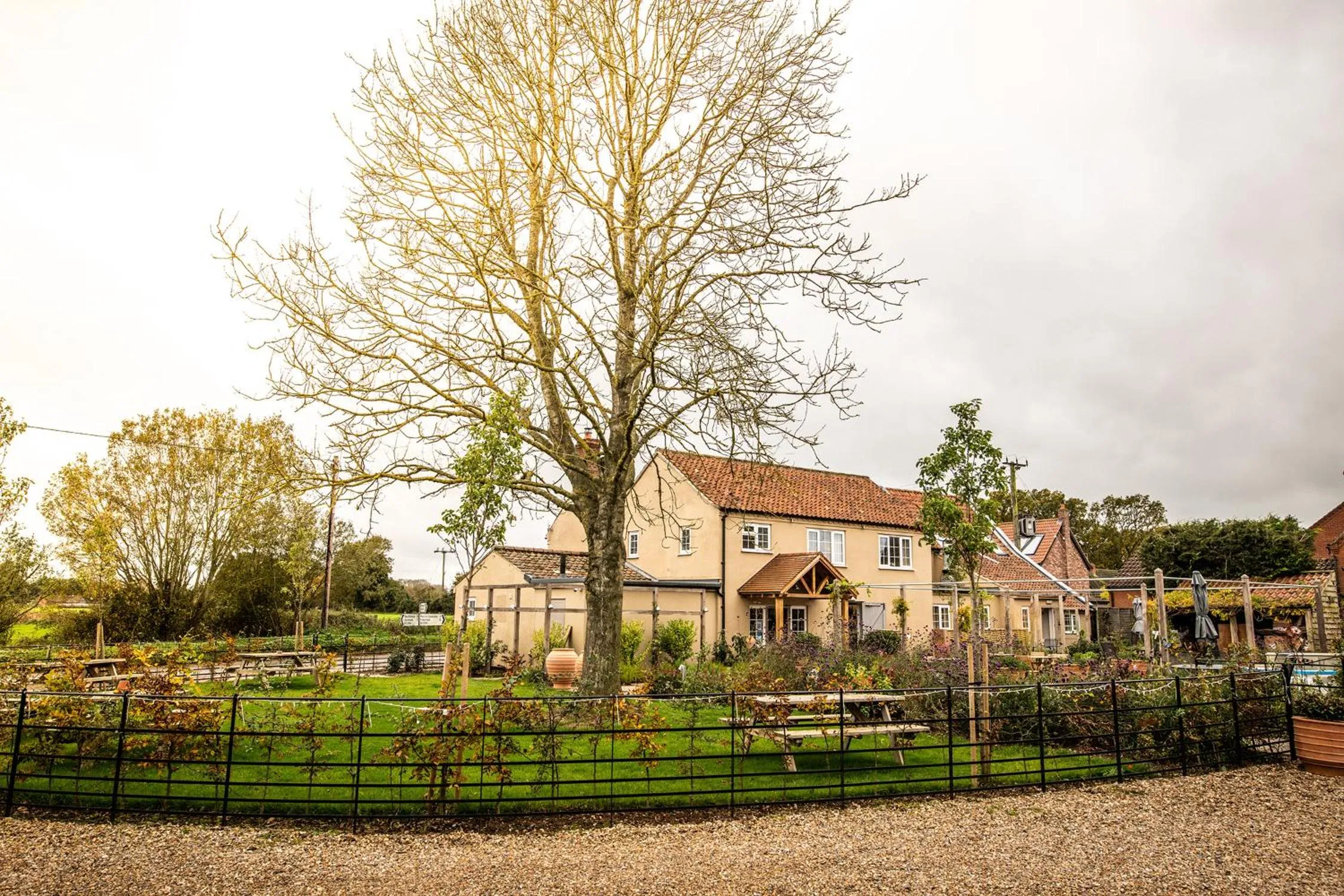 Property building in The Three Horseshoes