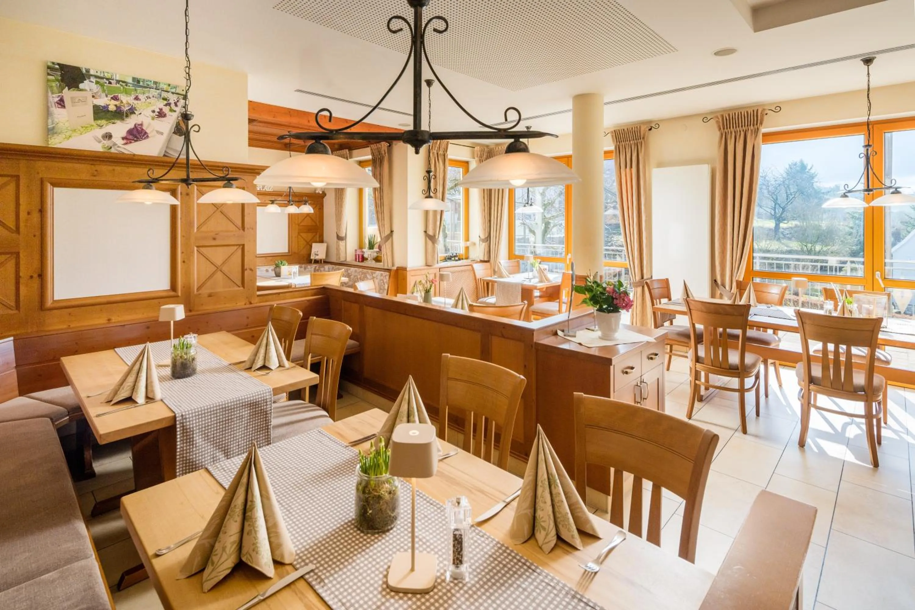 Restaurant/places to eat in Landhotel-Gasthof Grüner Baum