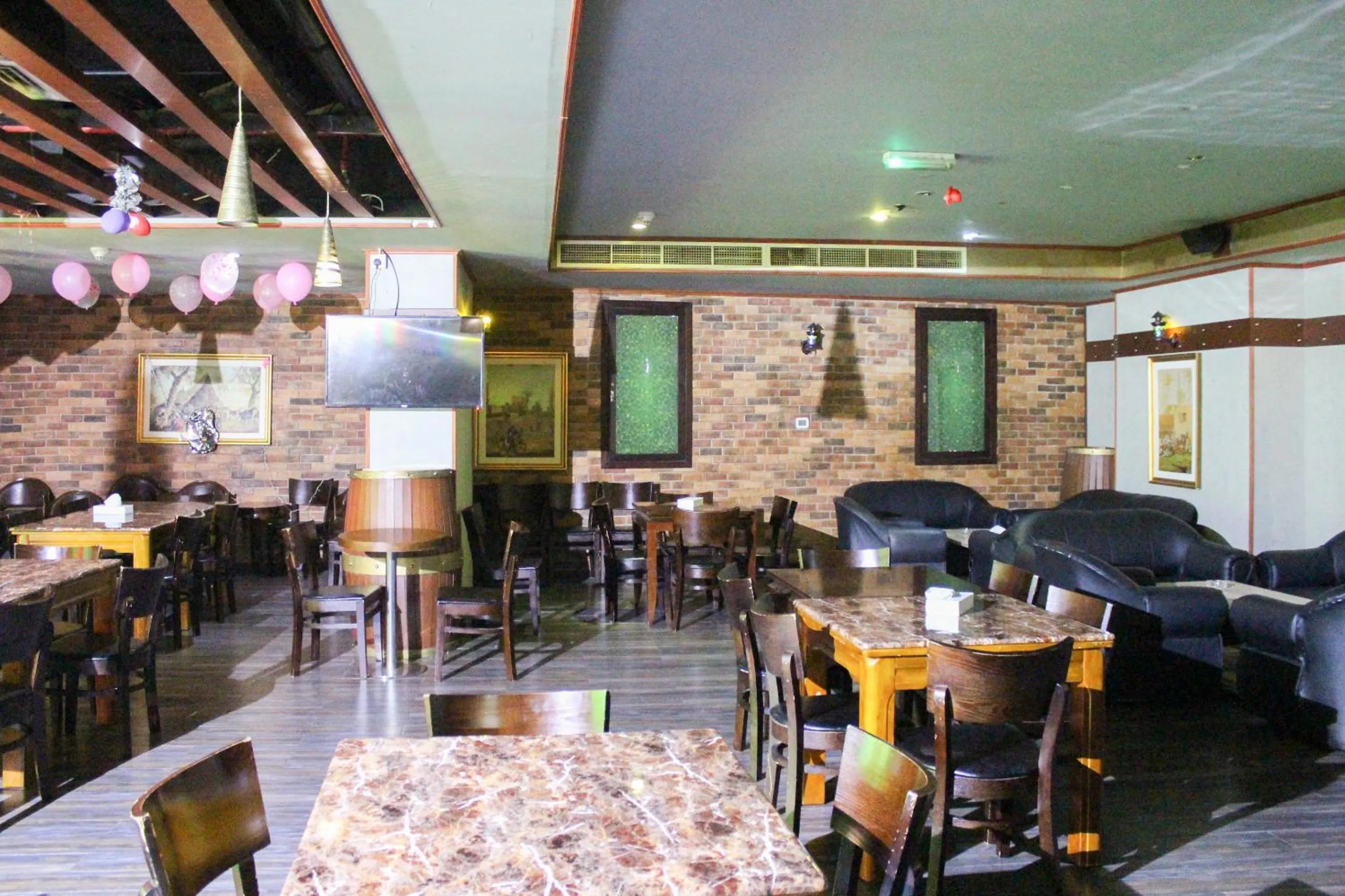 Area and facilities in Clifton International Hotel