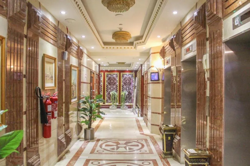 elevator in Clifton International Hotel