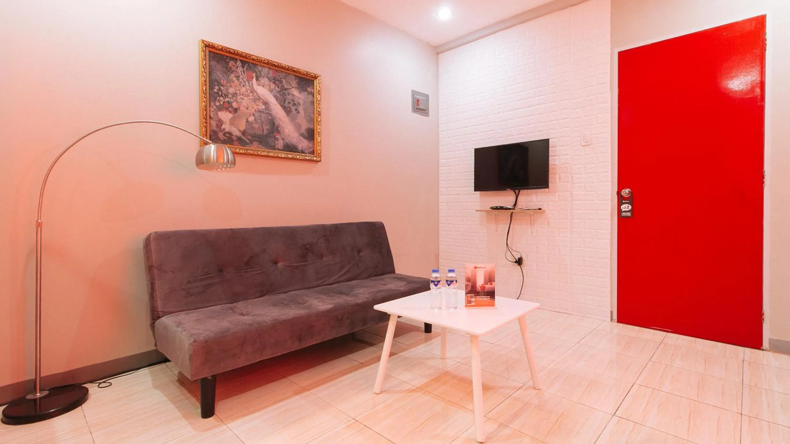 TV and multimedia in RedDoorz near Christ the King Medical Center