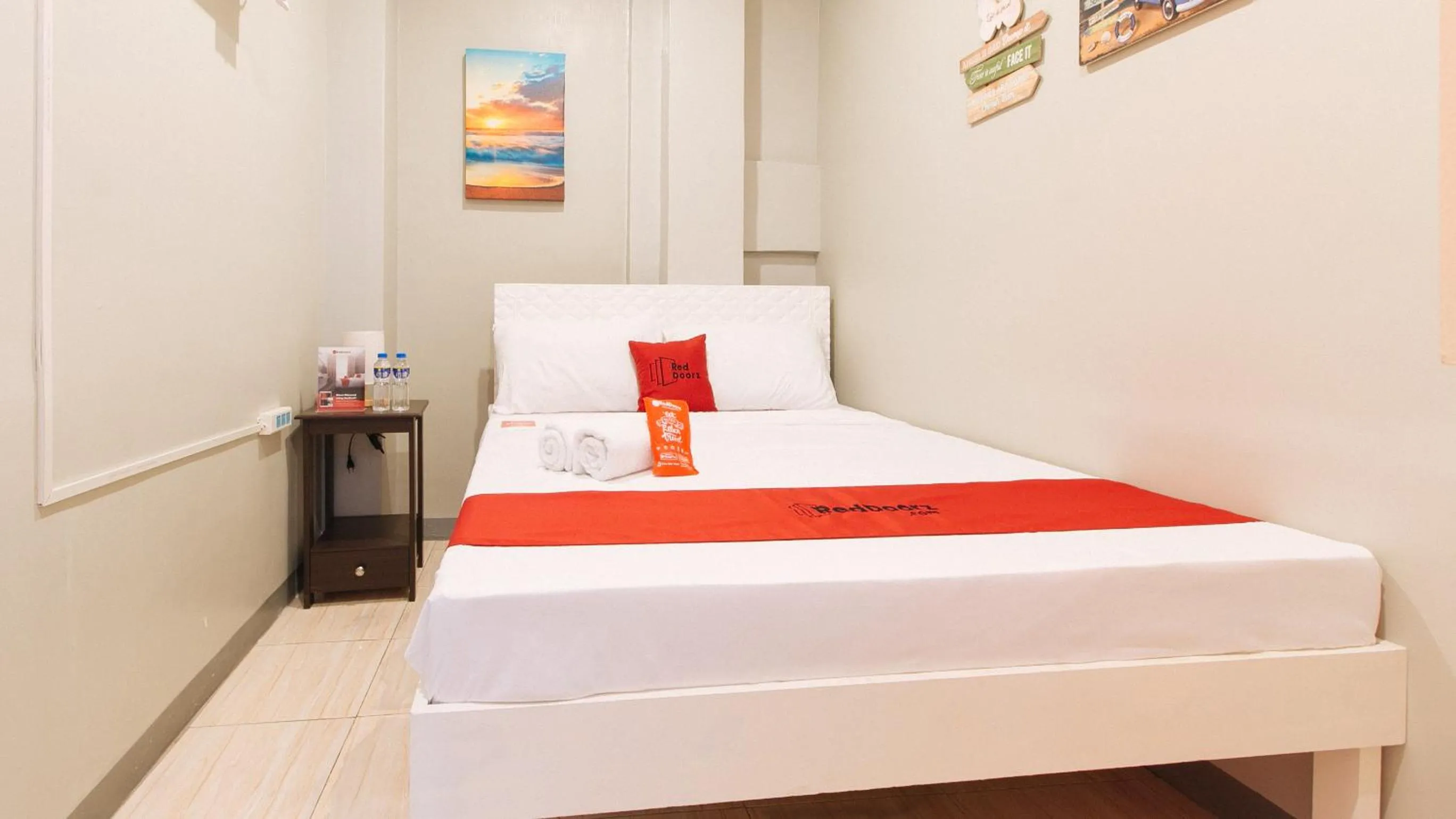 Bed in RedDoorz near Christ the King Medical Center