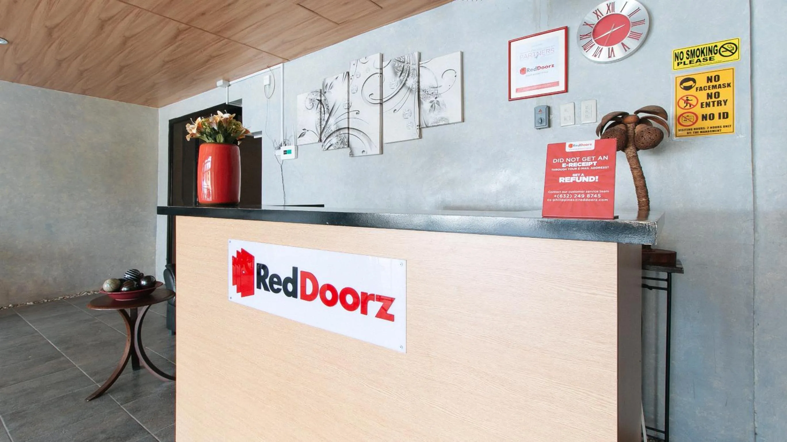 Lobby or reception in RedDoorz near Christ the King Medical Center