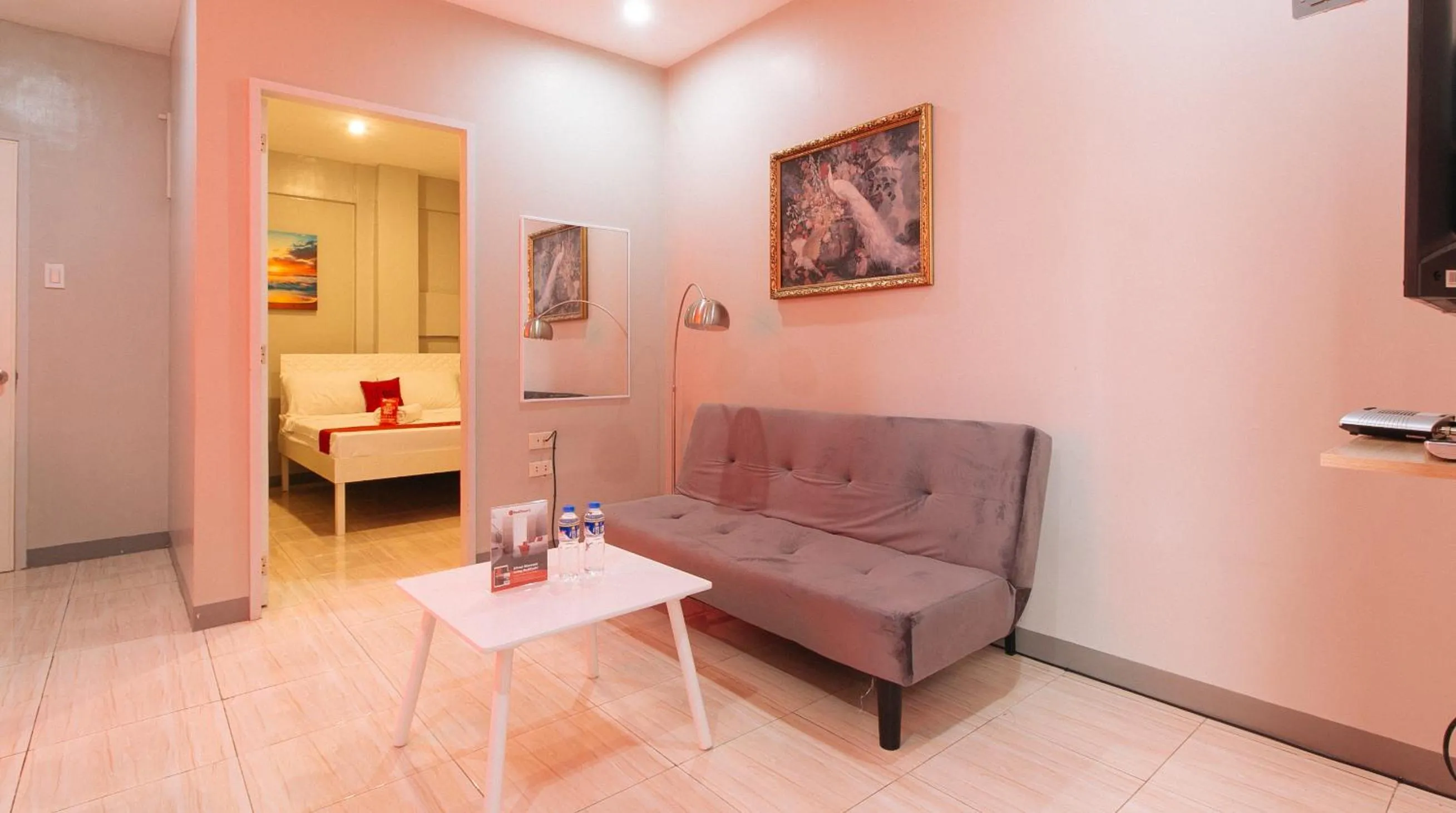 TV and multimedia in RedDoorz near Christ the King Medical Center