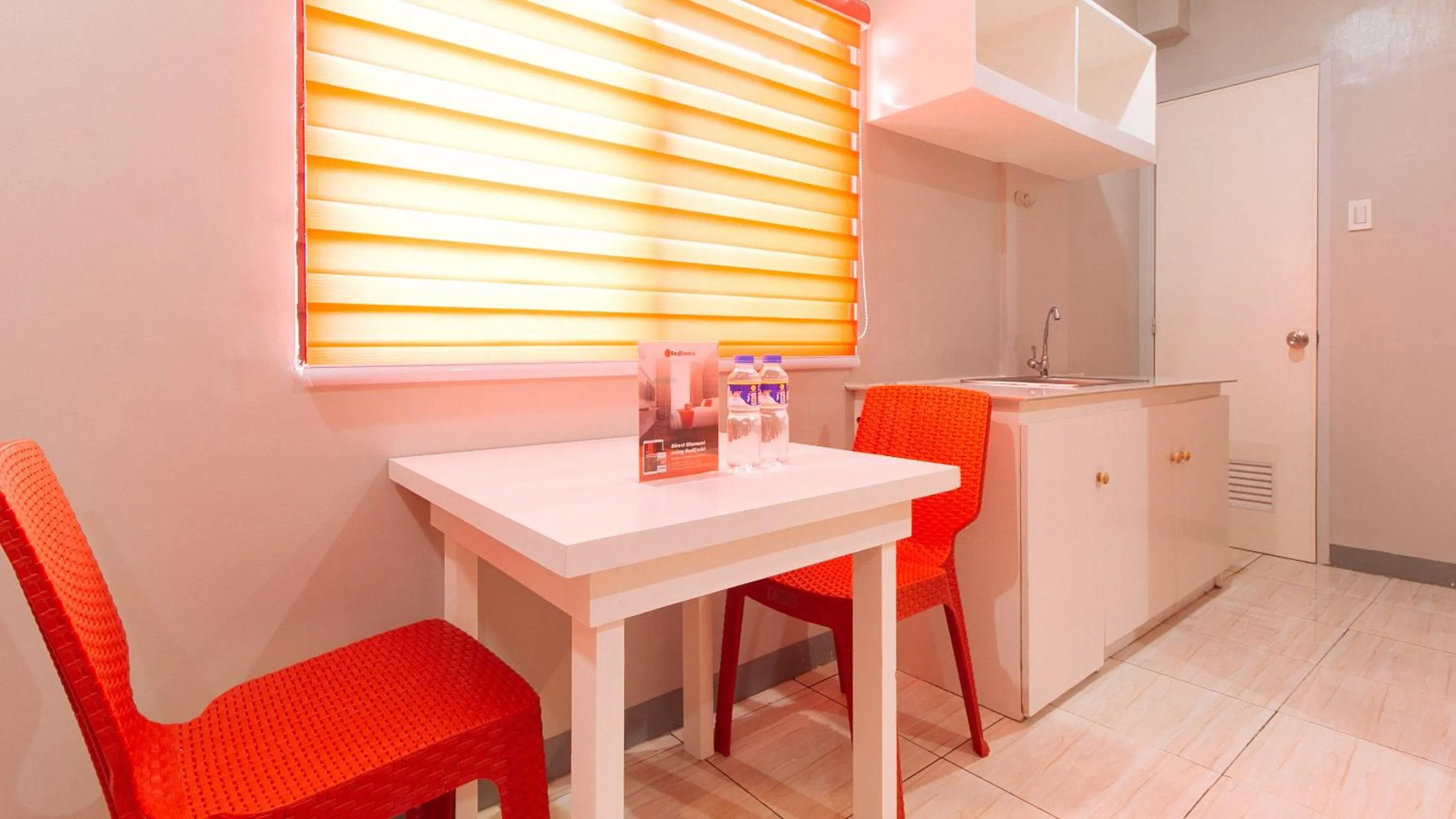 Kitchen or kitchenette in RedDoorz near Christ the King Medical Center