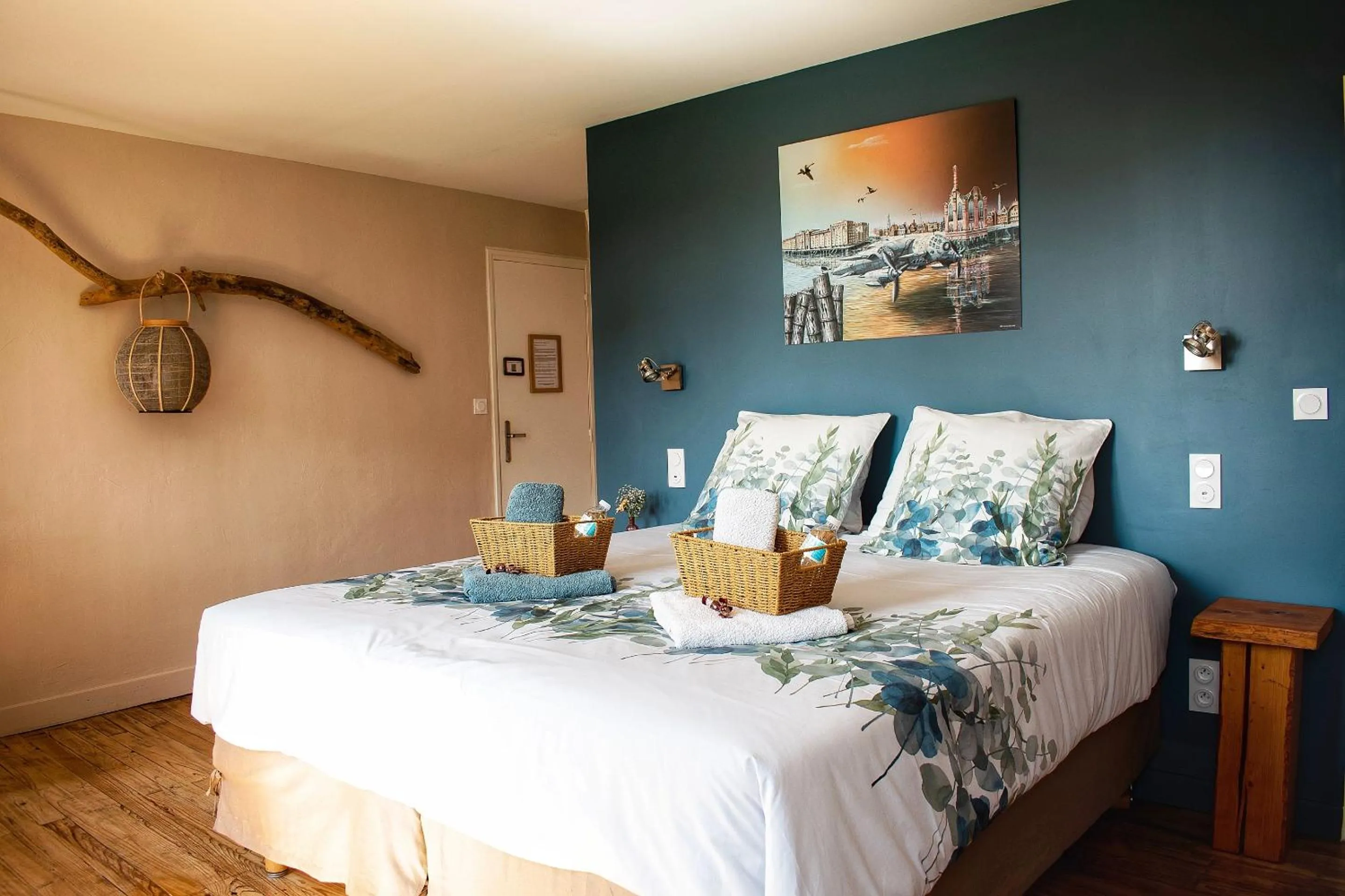 Bedroom, Bed in Les Volets Violets