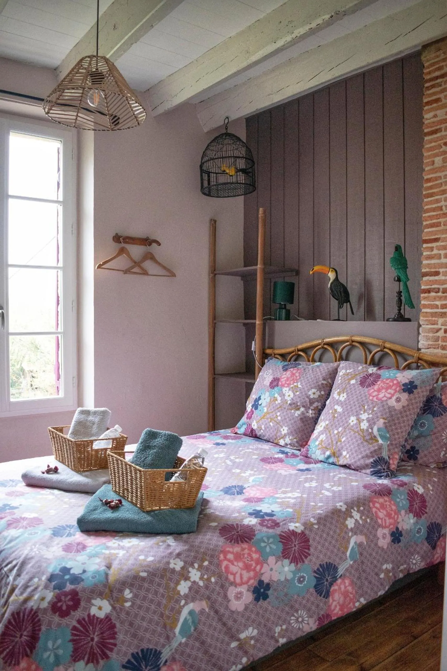 Bedroom, Bed in Les Volets Violets