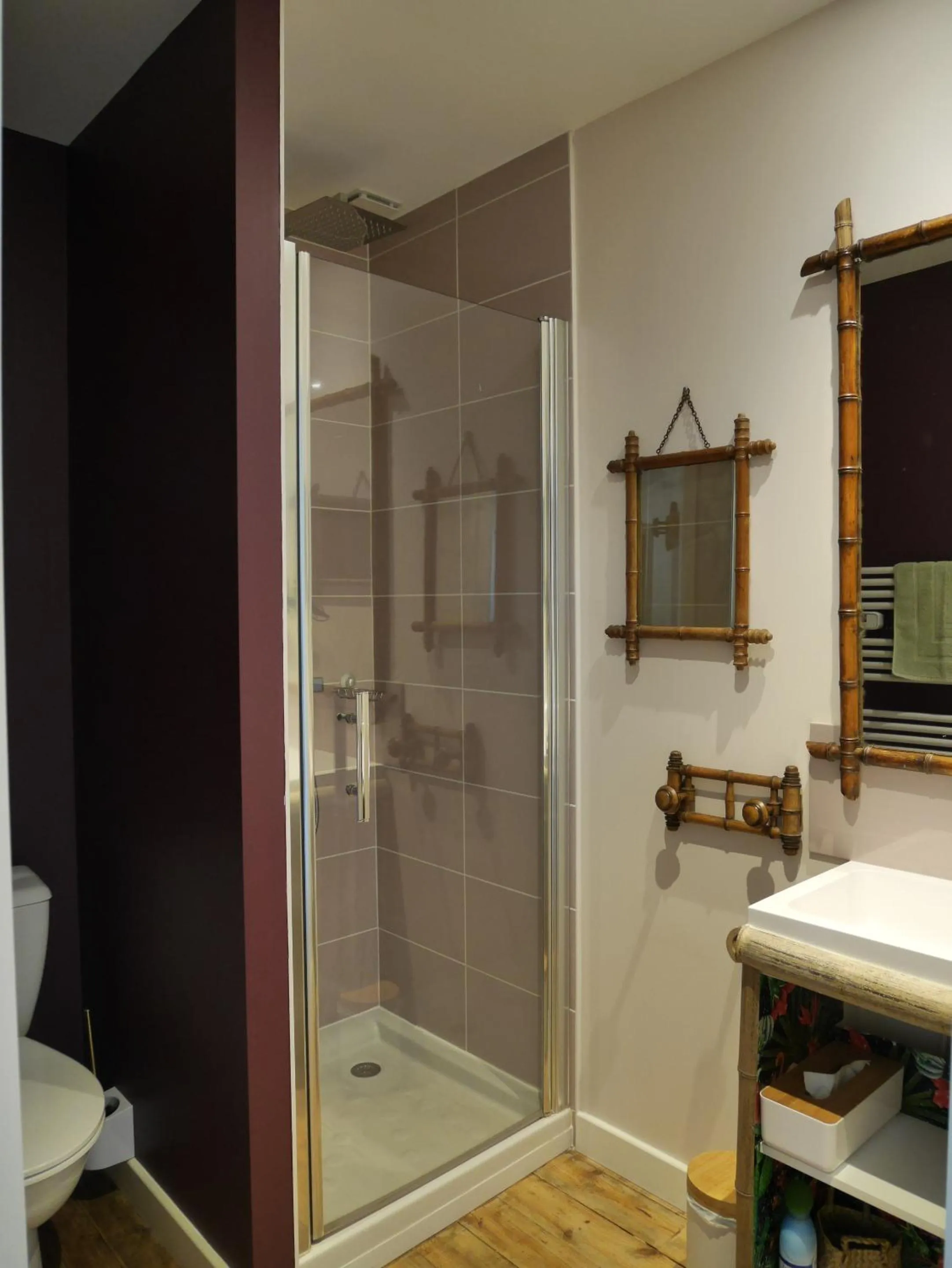 Bathroom in Les Volets Violets